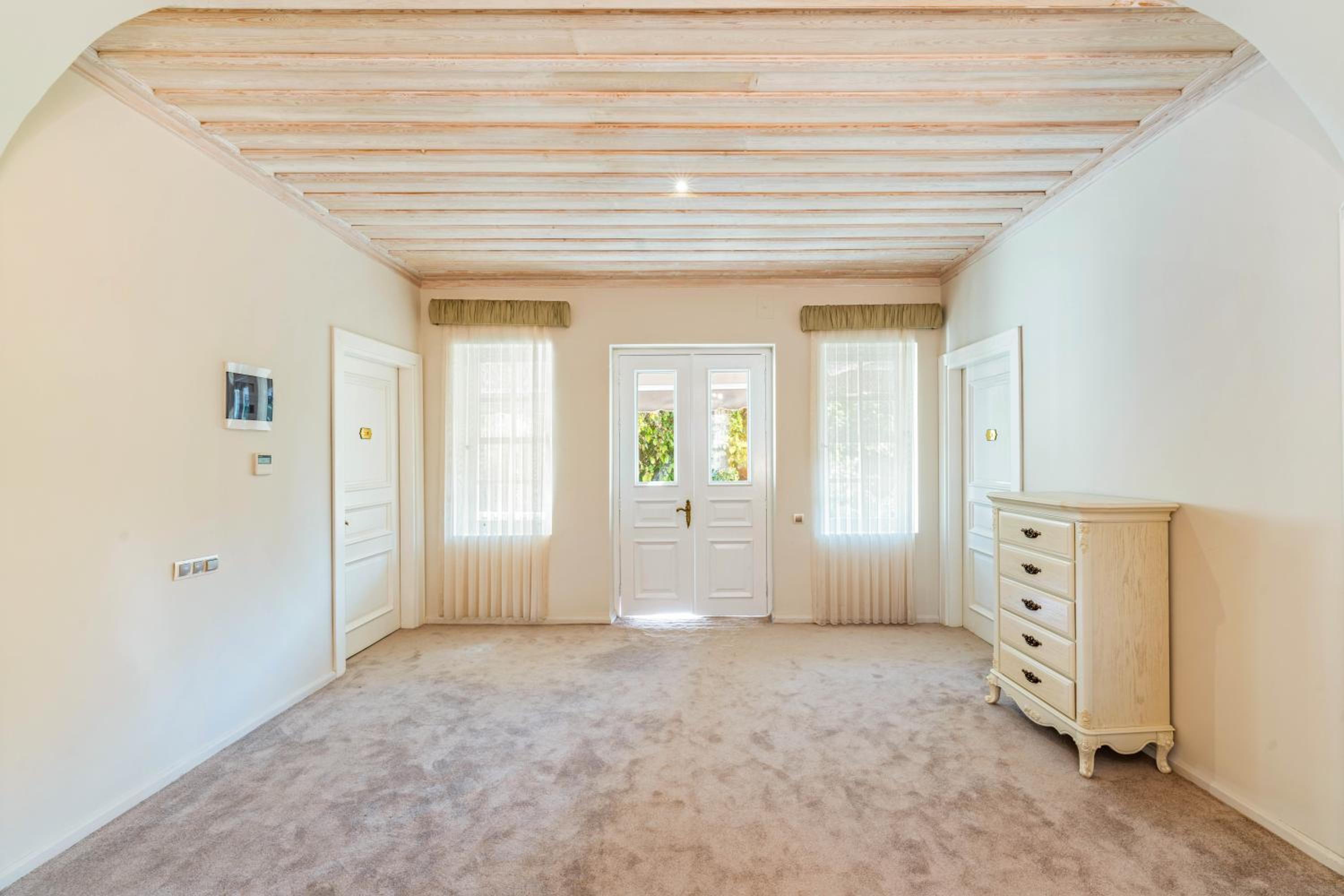 Elegance East Hotel - Image 59