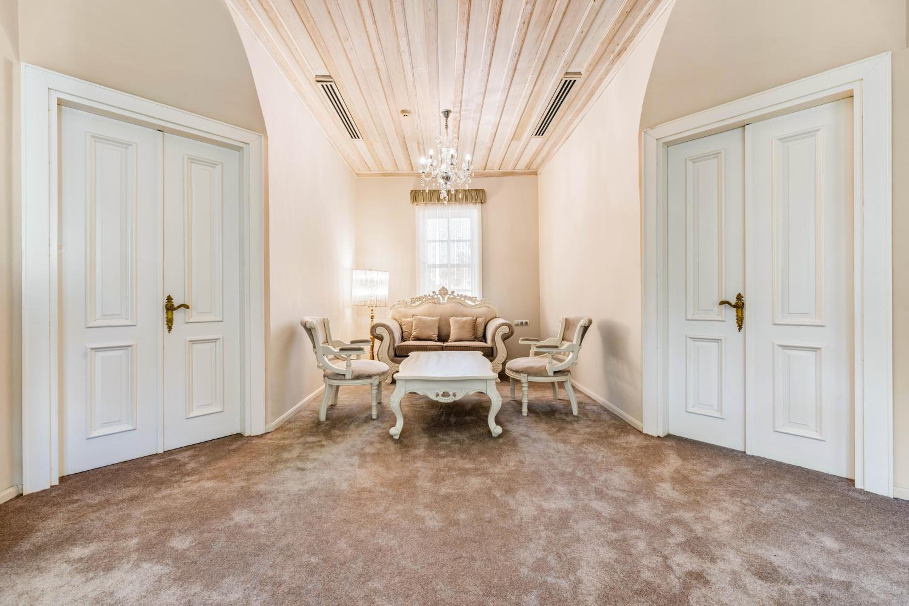 Elegance East Hotel - Image 57