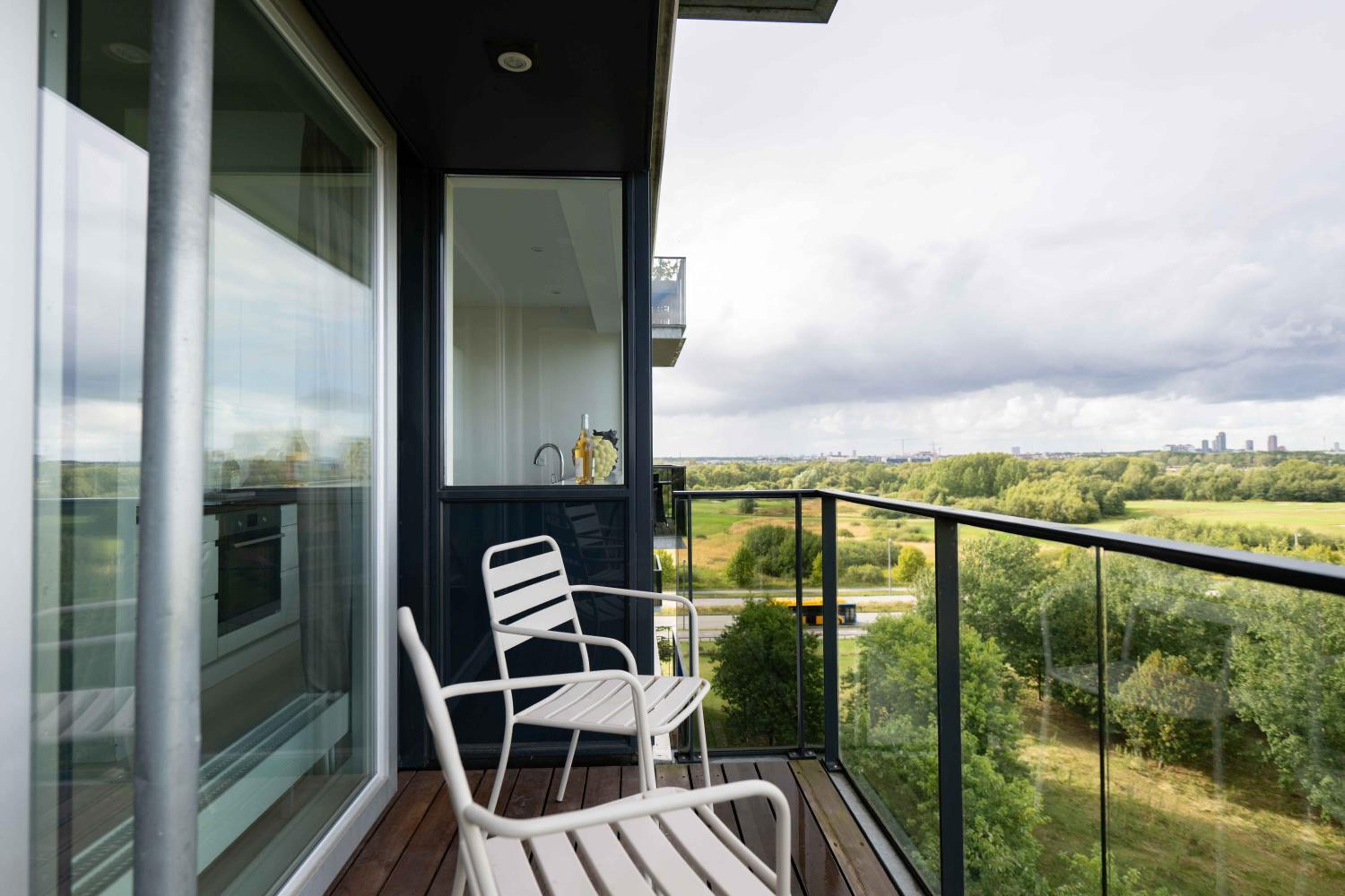Stylish 3BR Apartment w Two Balconies view 3