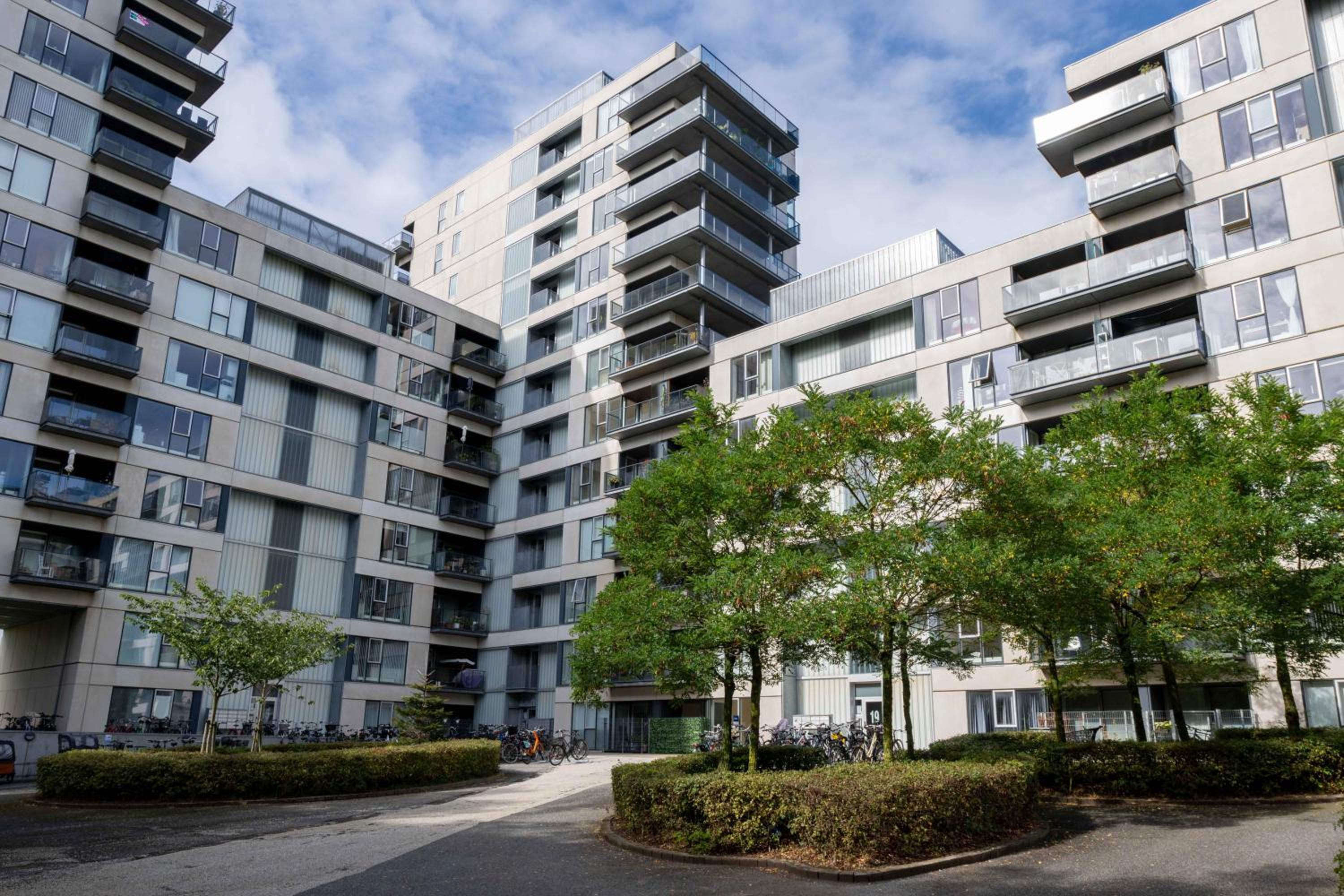 Stylish 3BR Apartment w Two Balconies view 4