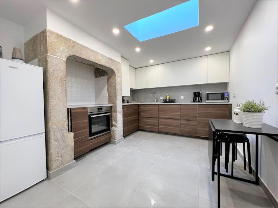 Best location Spacious charming 2 rooms Great Views