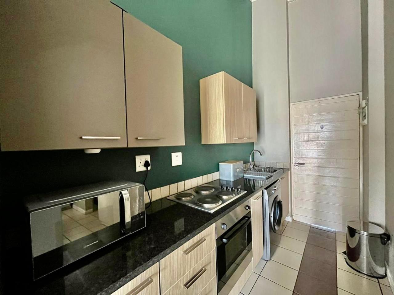 Stunning studio in Dainfern view 5