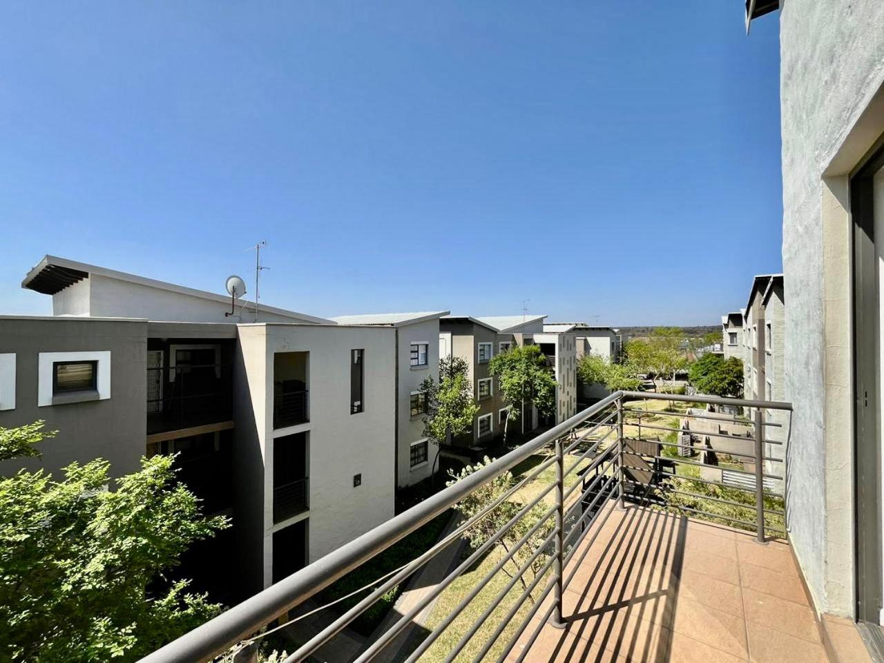 Stunning studio in Dainfern view 3
