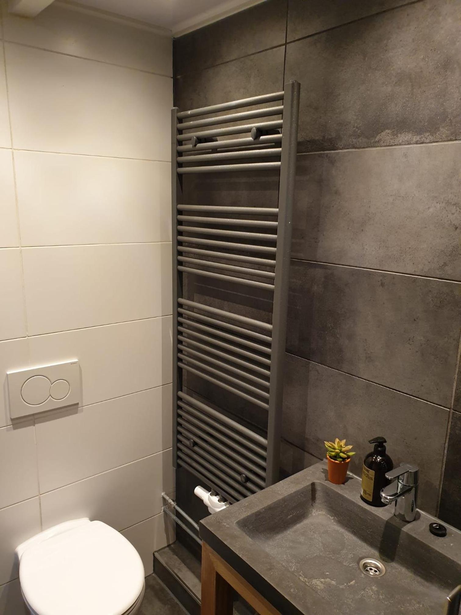 Spacious private guest house view 4