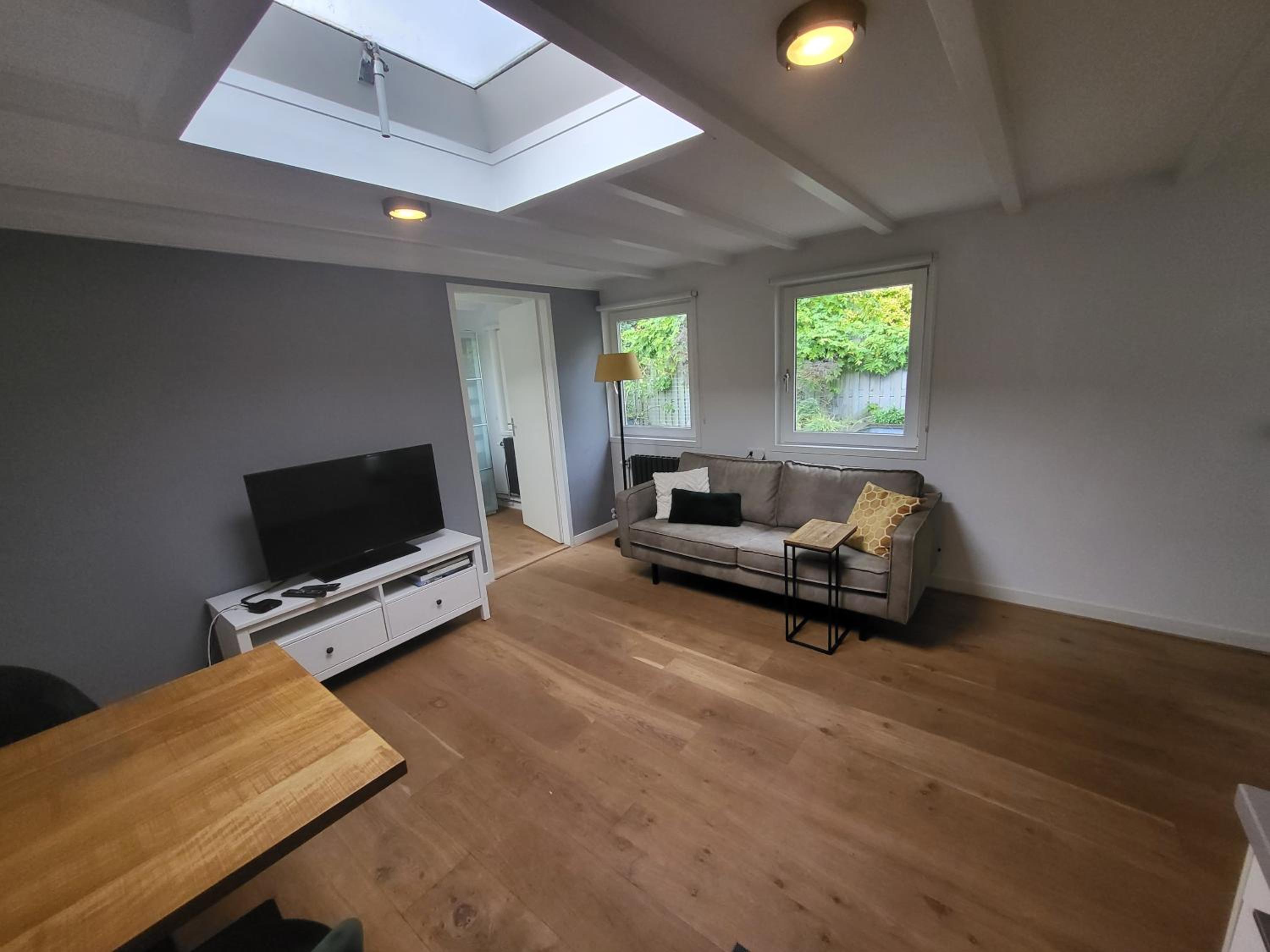 Spacious private guest house view 5