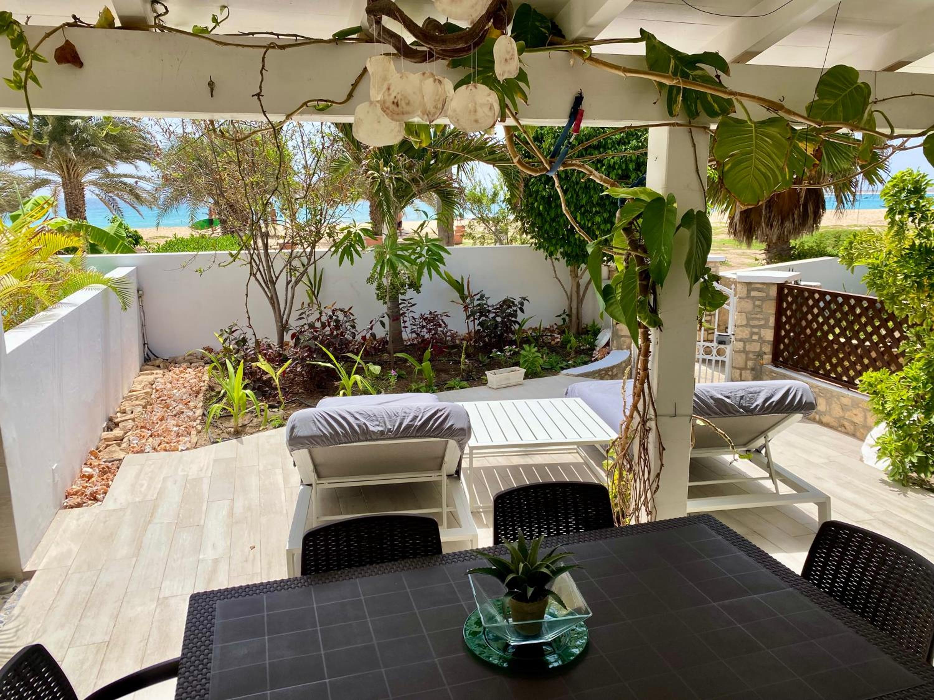 Beach Villa - By Bobbywashere