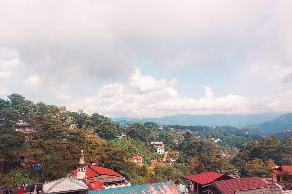 Bombshelter Homestay - Orange Room - Baguio City view 2