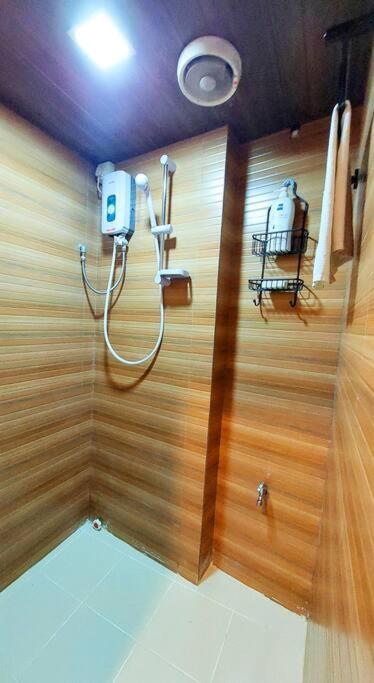 Bombshelter Homestay - Orange Room - Baguio City view 5