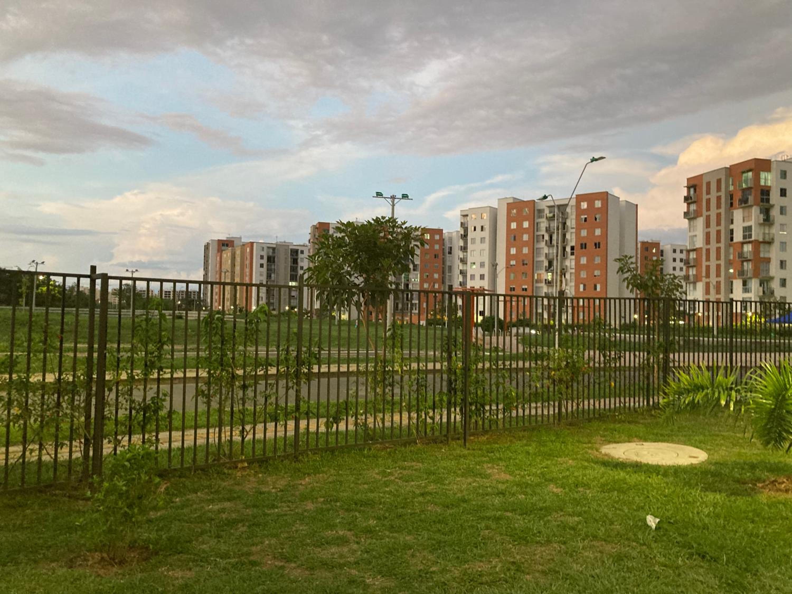 Apartamento 3 hab con parqueadero - Primer piso con piscina, ideal estancias largas y clínicas