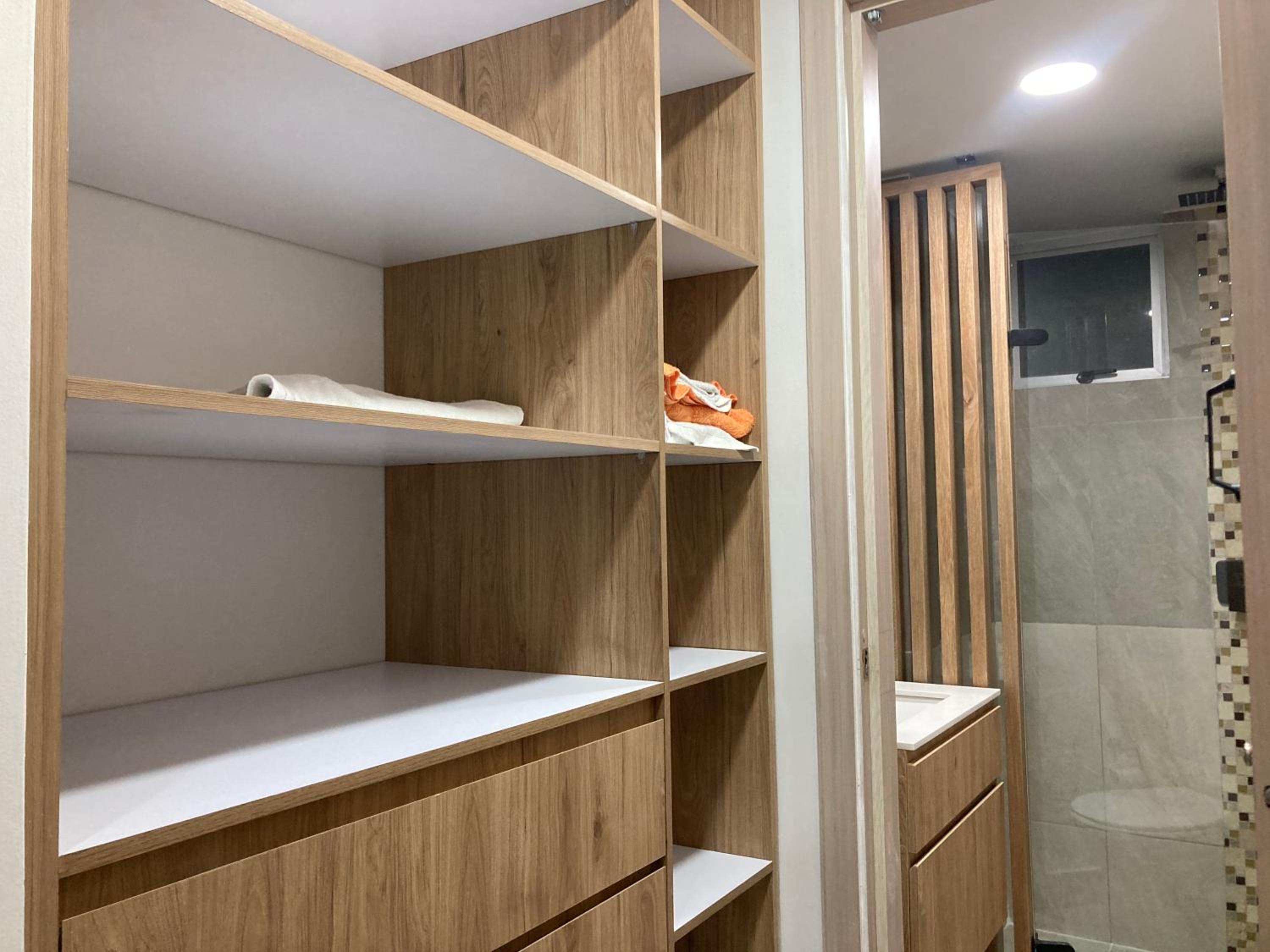 Apartamento 3 hab con parqueadero - Primer piso con piscina, ideal estancias largas y clínicas