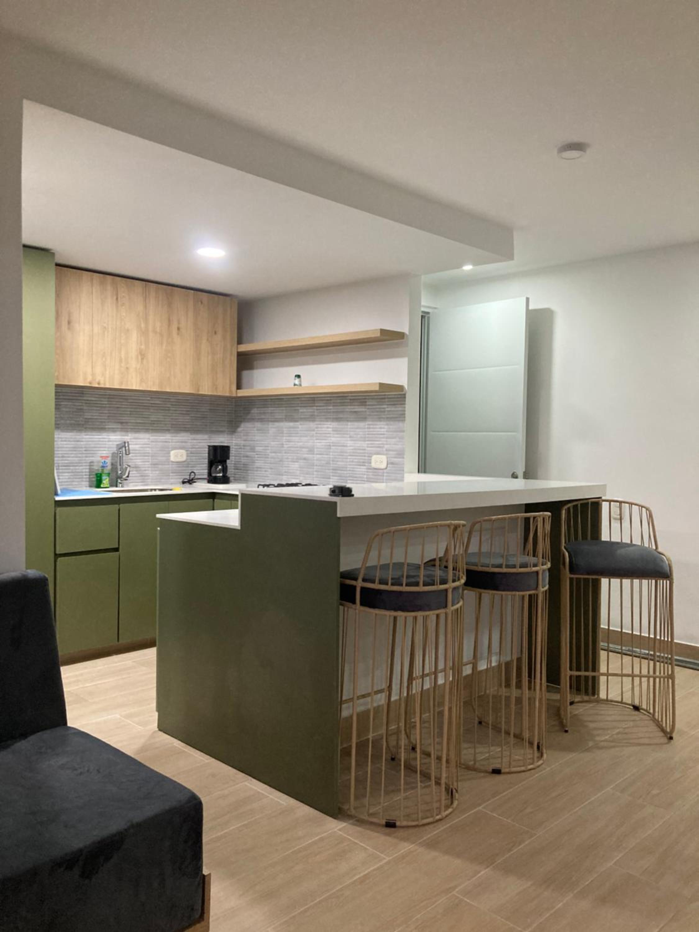 Apartamento 3 hab con parqueadero - Primer piso con piscina, ideal estancias largas y clínicas