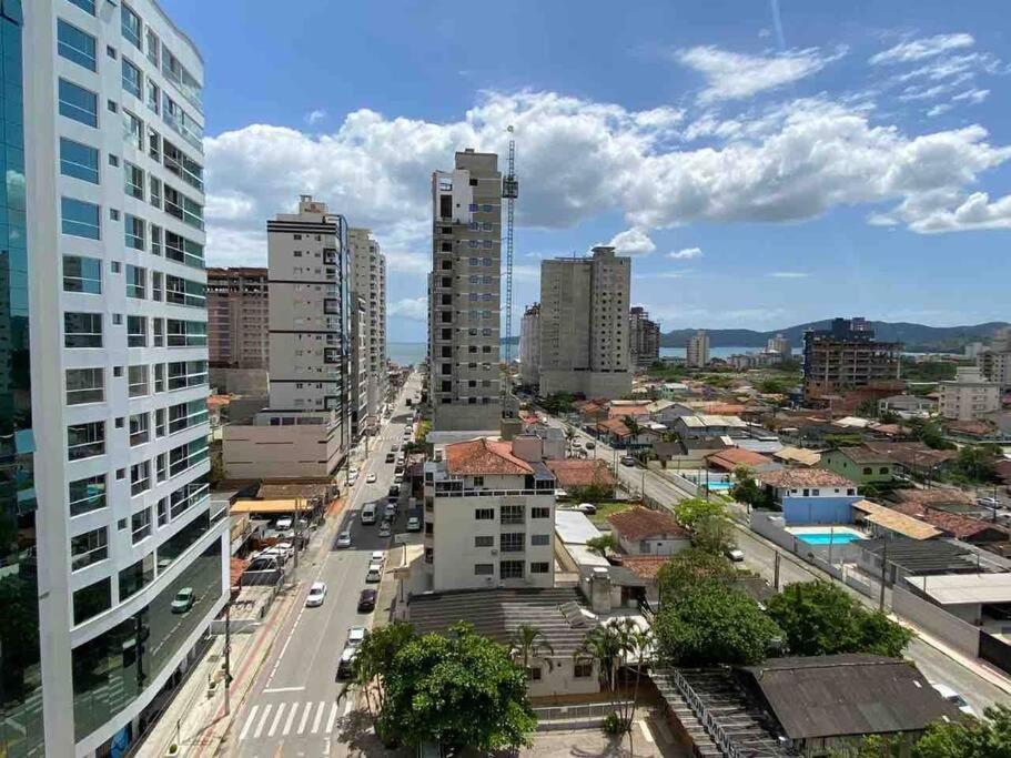 Lindo apto no Pereque de 3 suítes