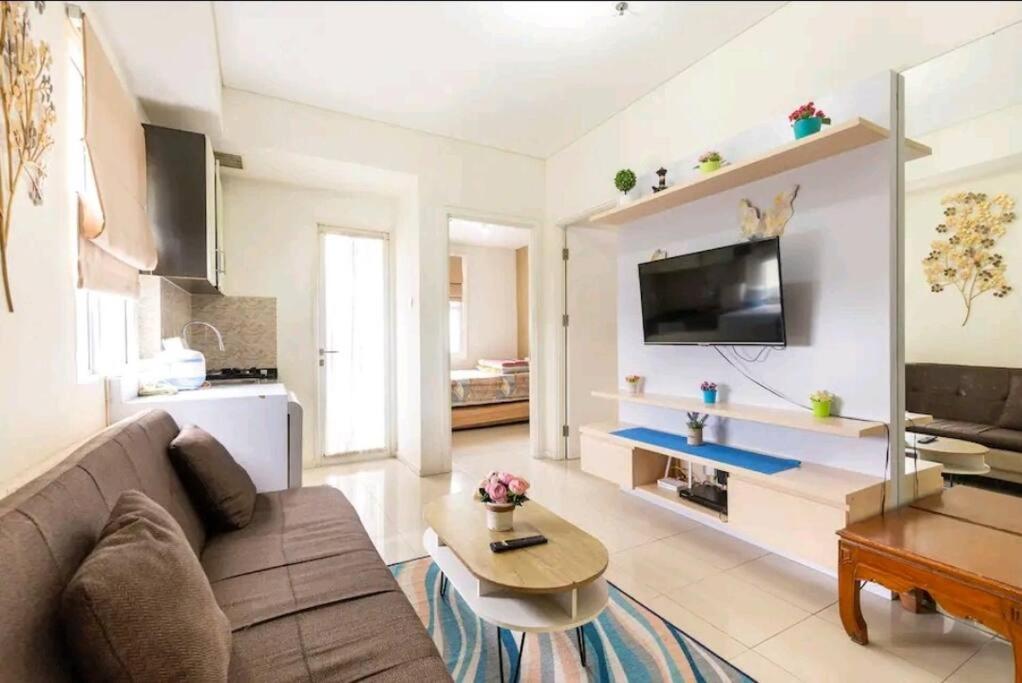 PaRes Apt 2BR Unit 2 by eRJe view 3