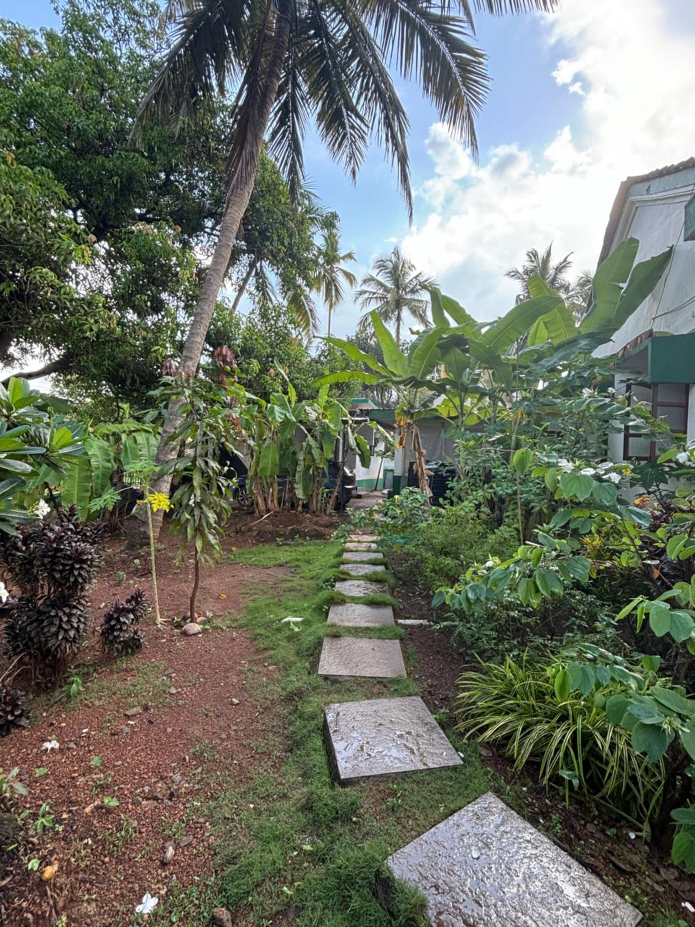Angelina guest house, Anjuna Beach Road