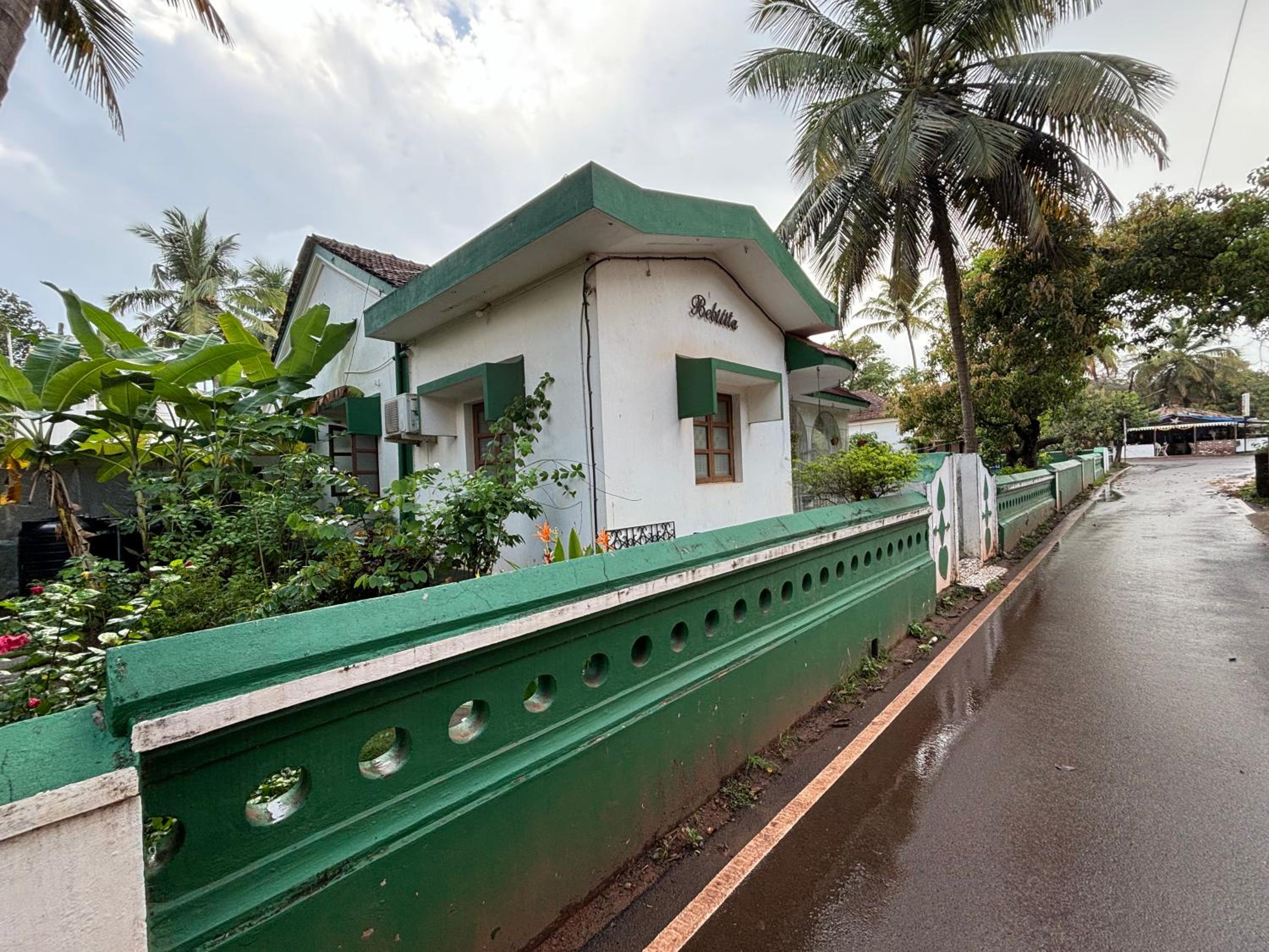 Angelina guest house, Anjuna Beach Road