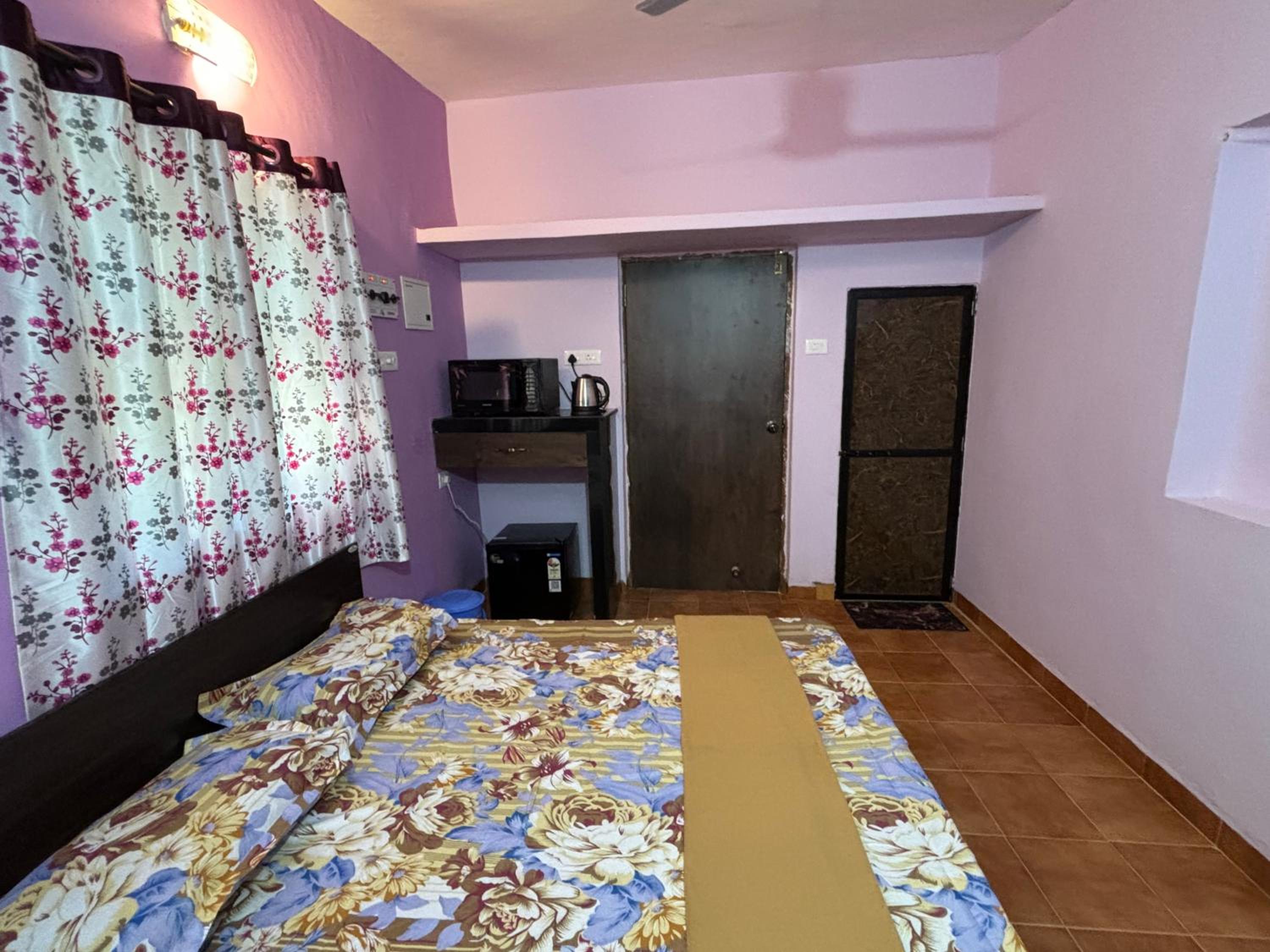 Angelina guest house, Anjuna Beach Road
