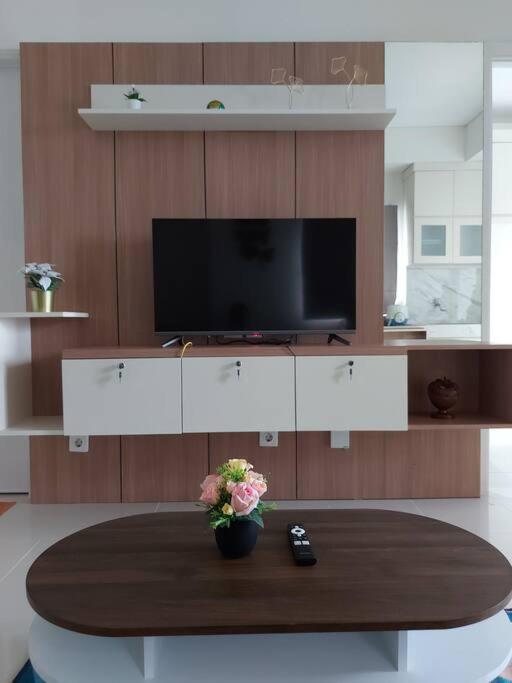 PaRes Apt 2BR Unit 2 by eRJe view 5