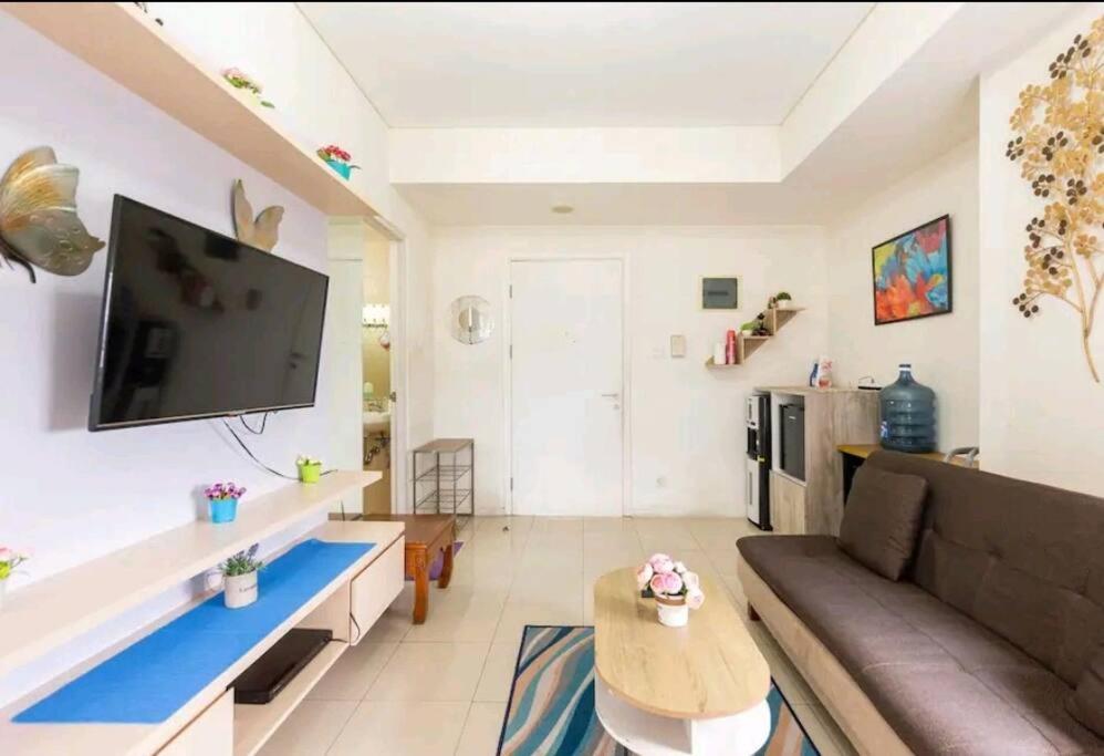 PaRes Apt 2BR Unit 2 by eRJe view 4