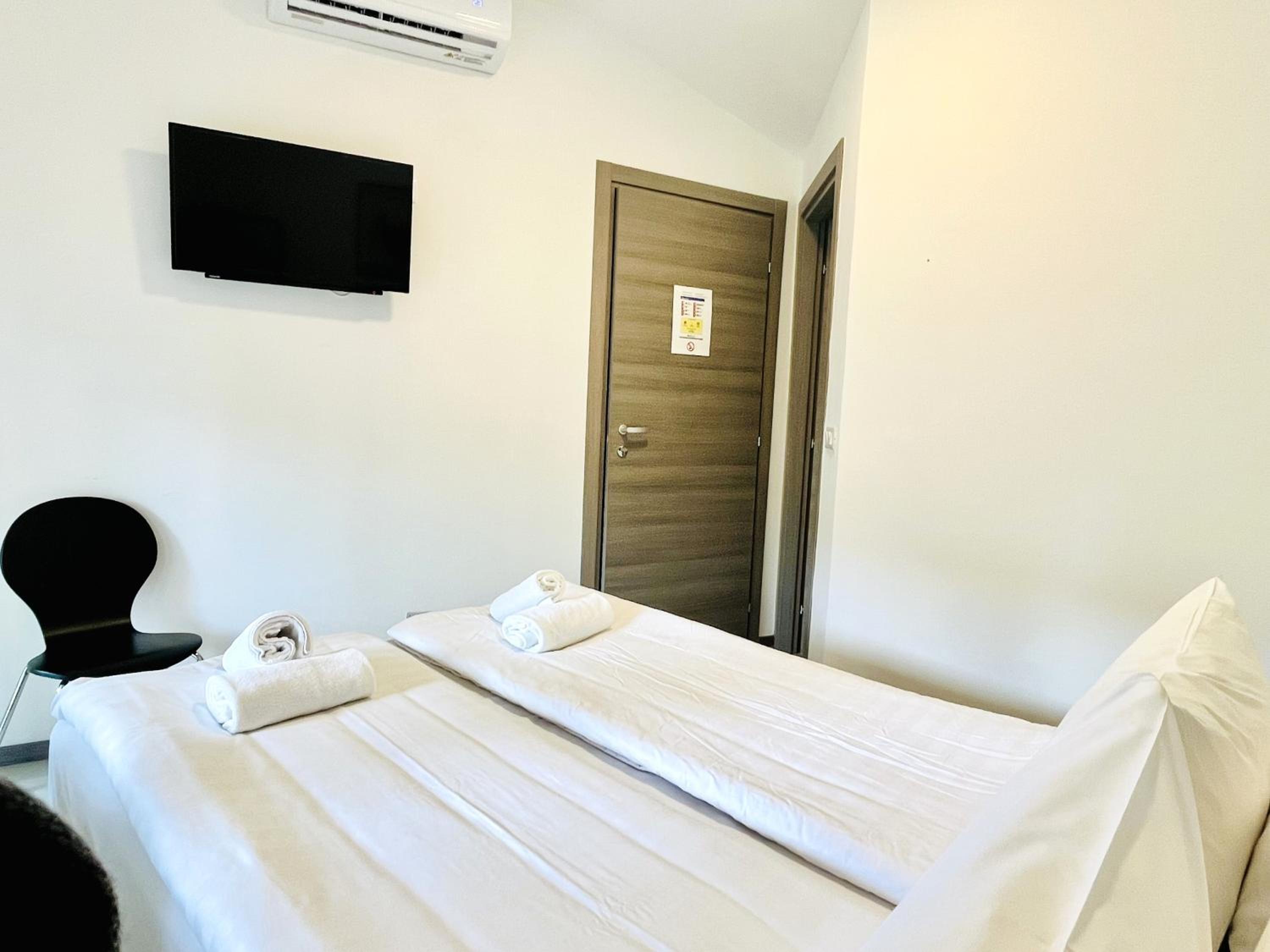 GuestHouse Magliaso Golf Station by LR - self check in