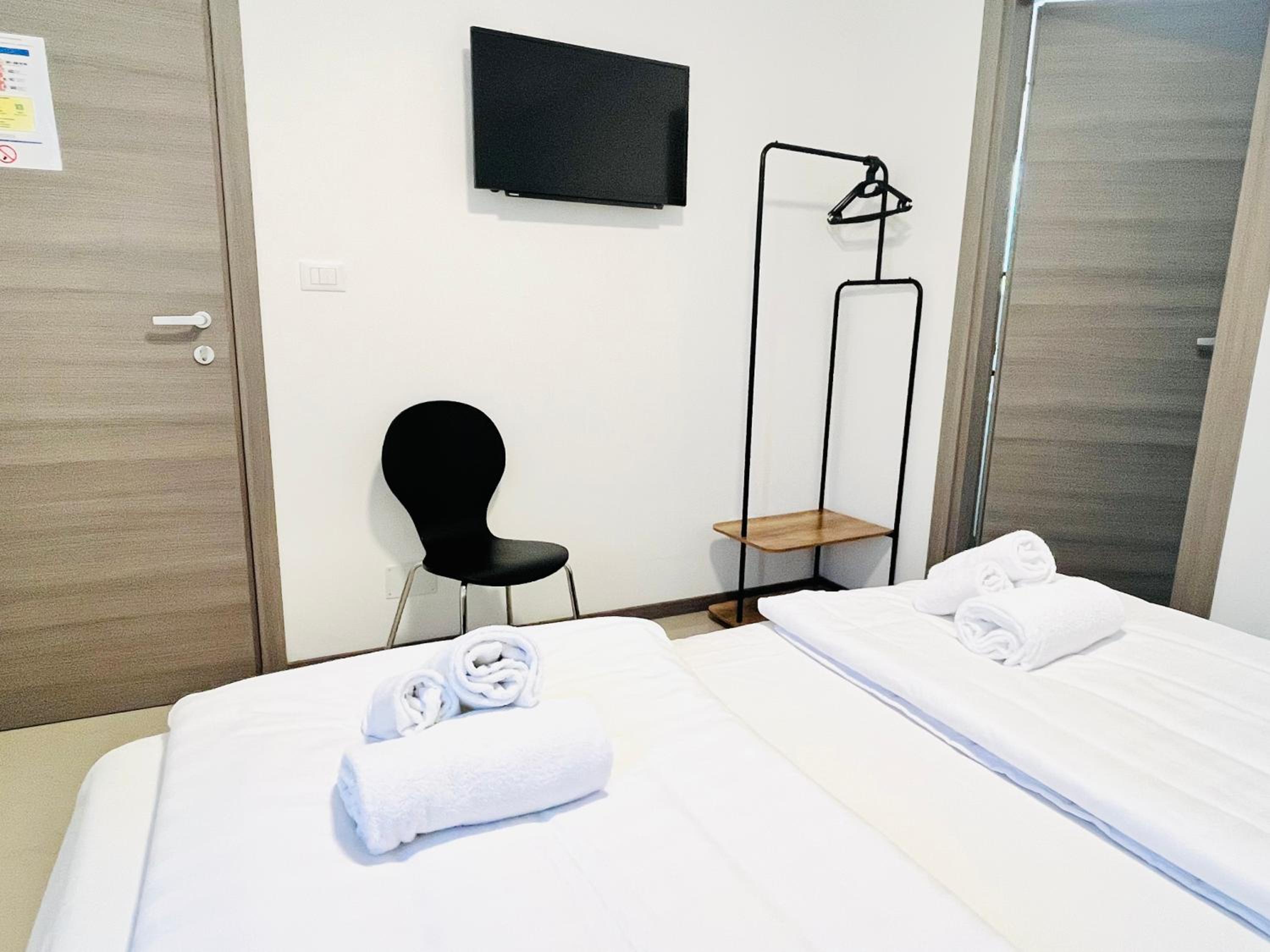 GuestHouse Magliaso Golf Station by LR - self check in