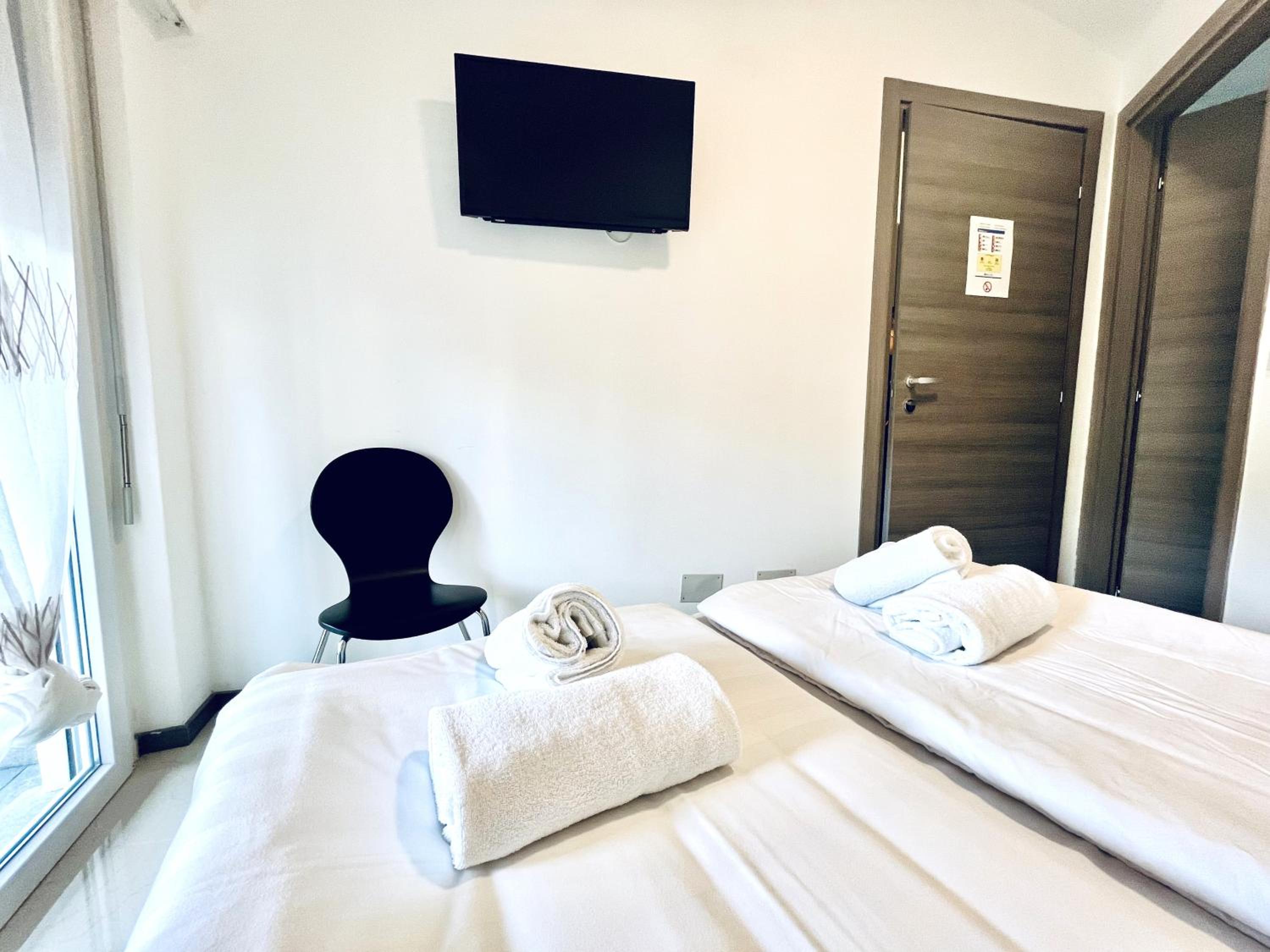 GuestHouse Magliaso Golf Station by LR - self check in