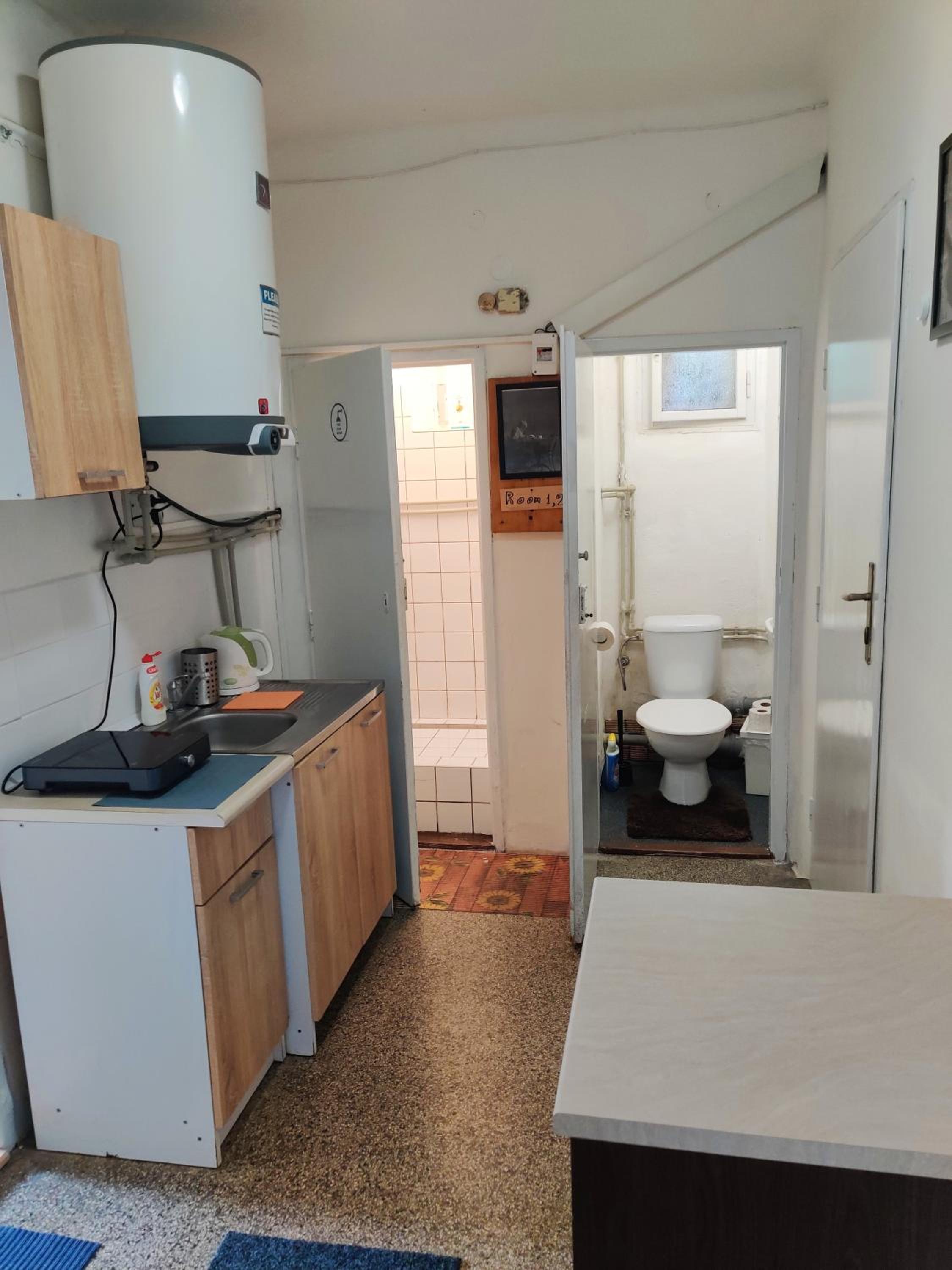Apartment in house with private parking and garden