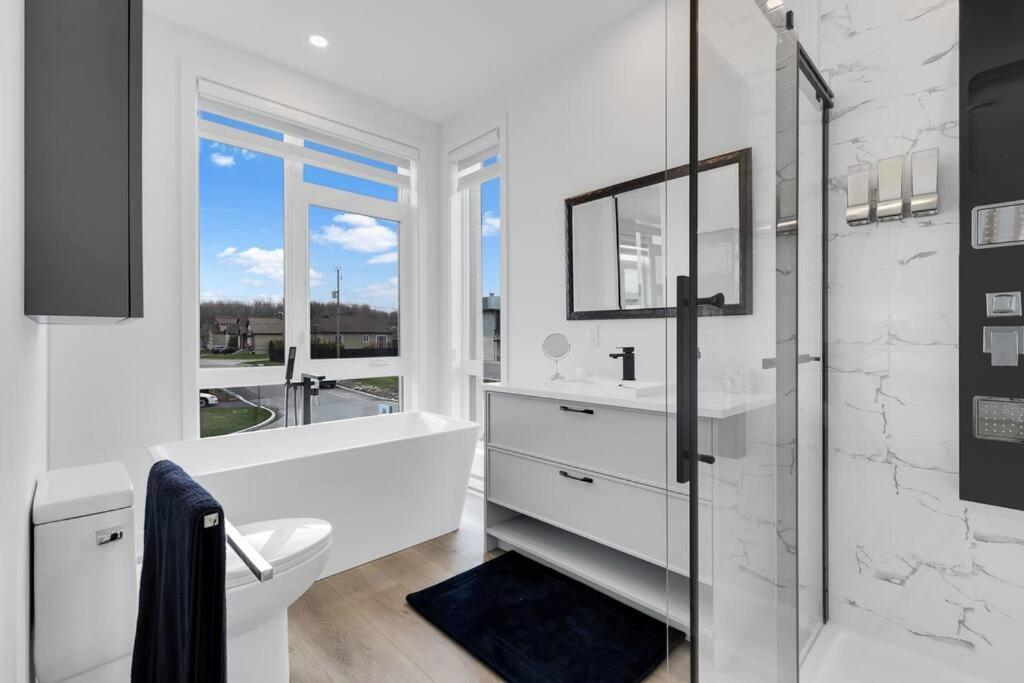 Dream Home Retreat with Spa - 2