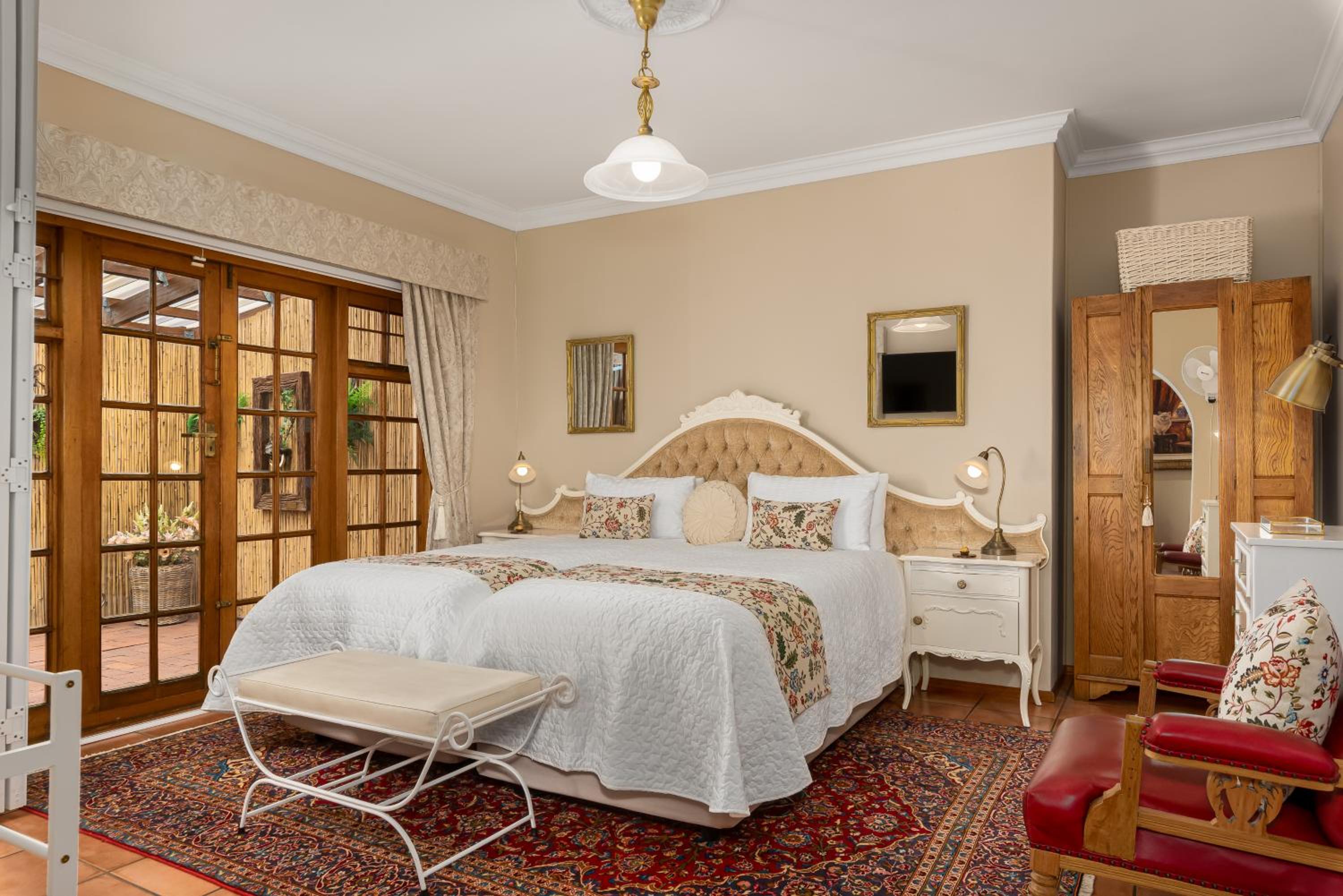 Meerendal Cottage-Affordable Luxury-Private Garden with Pool & Hot Tub view 2