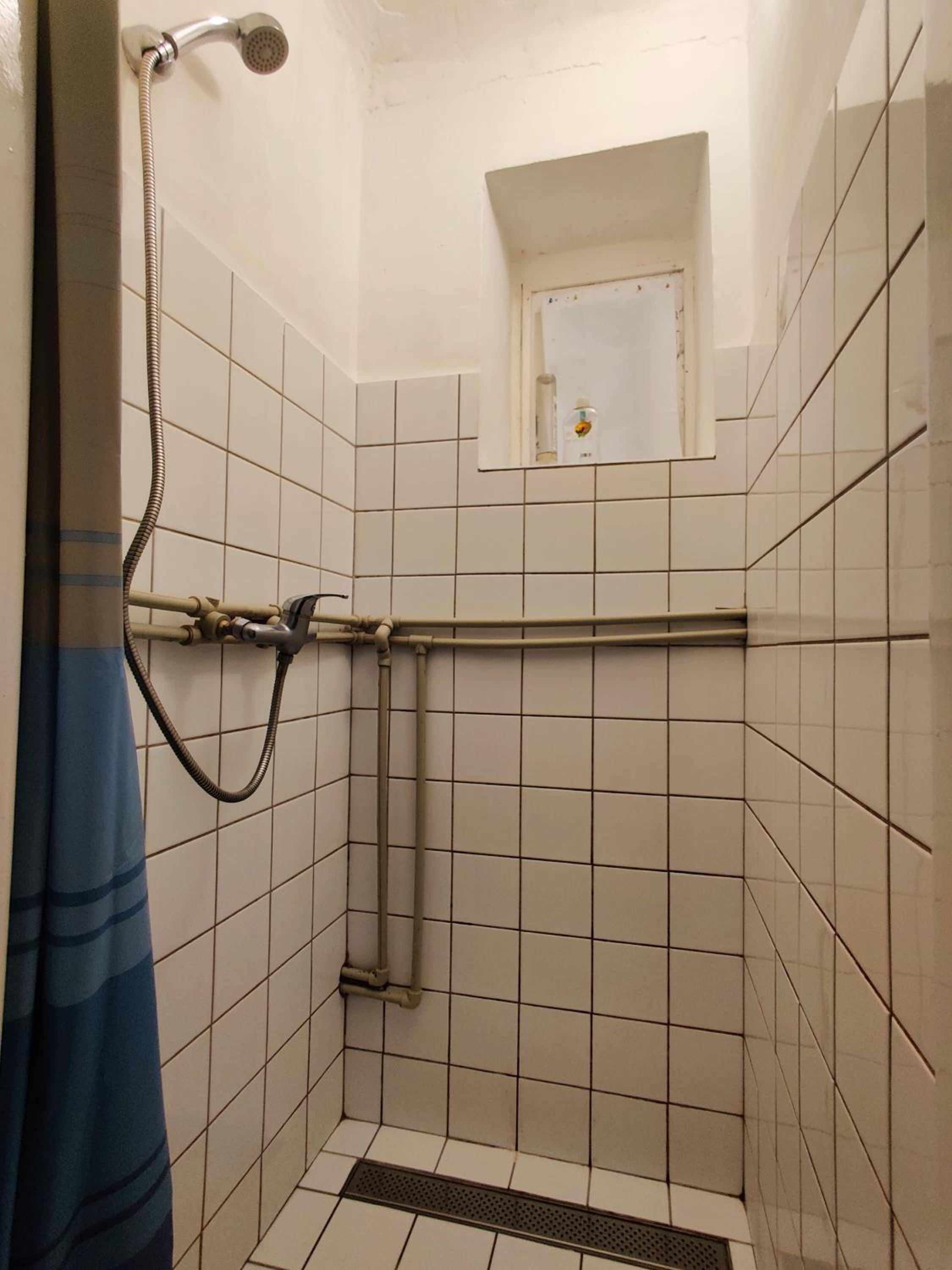 Apartment in house with private parking and garden
