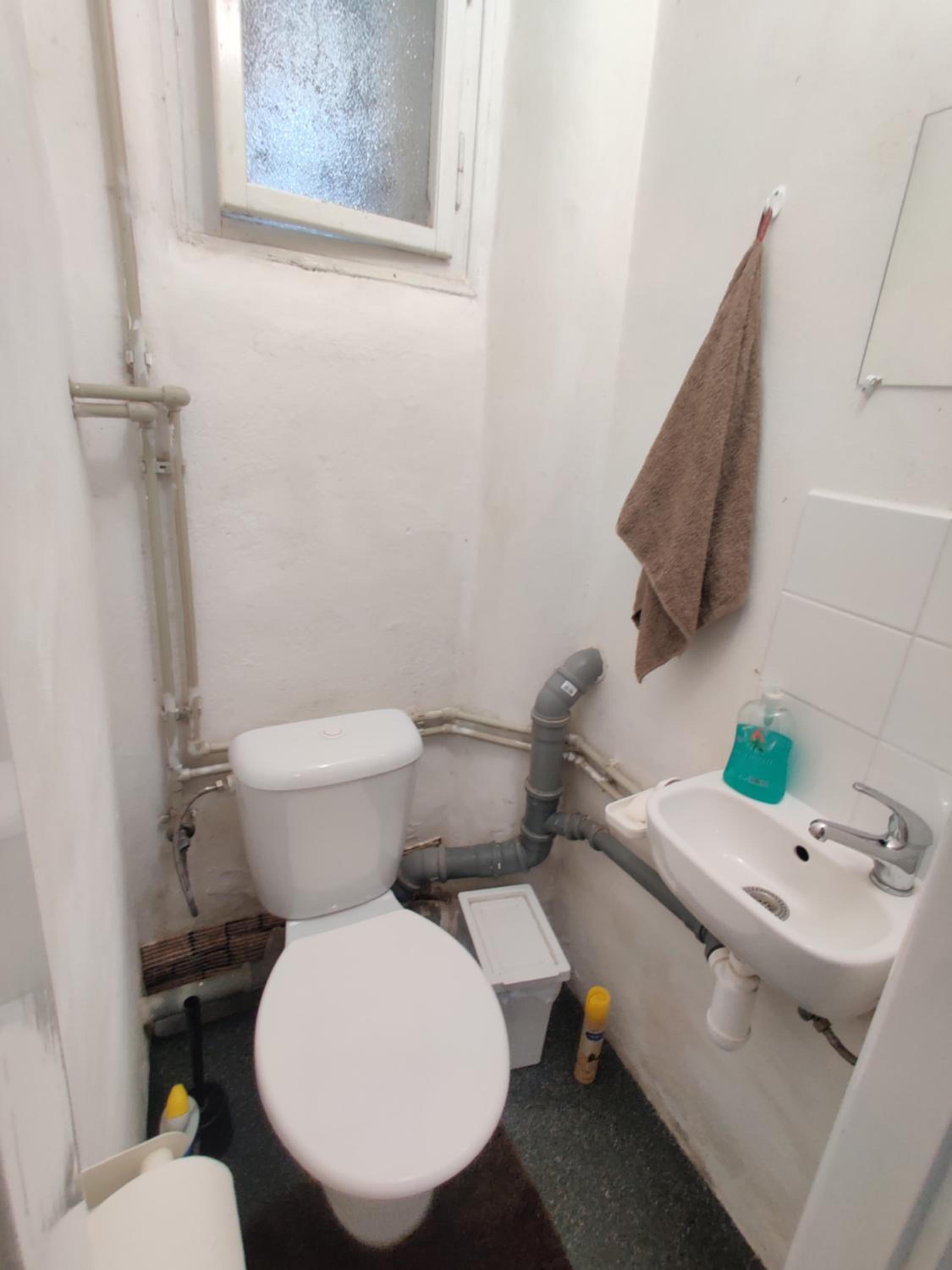 Apartment in house with private parking and garden