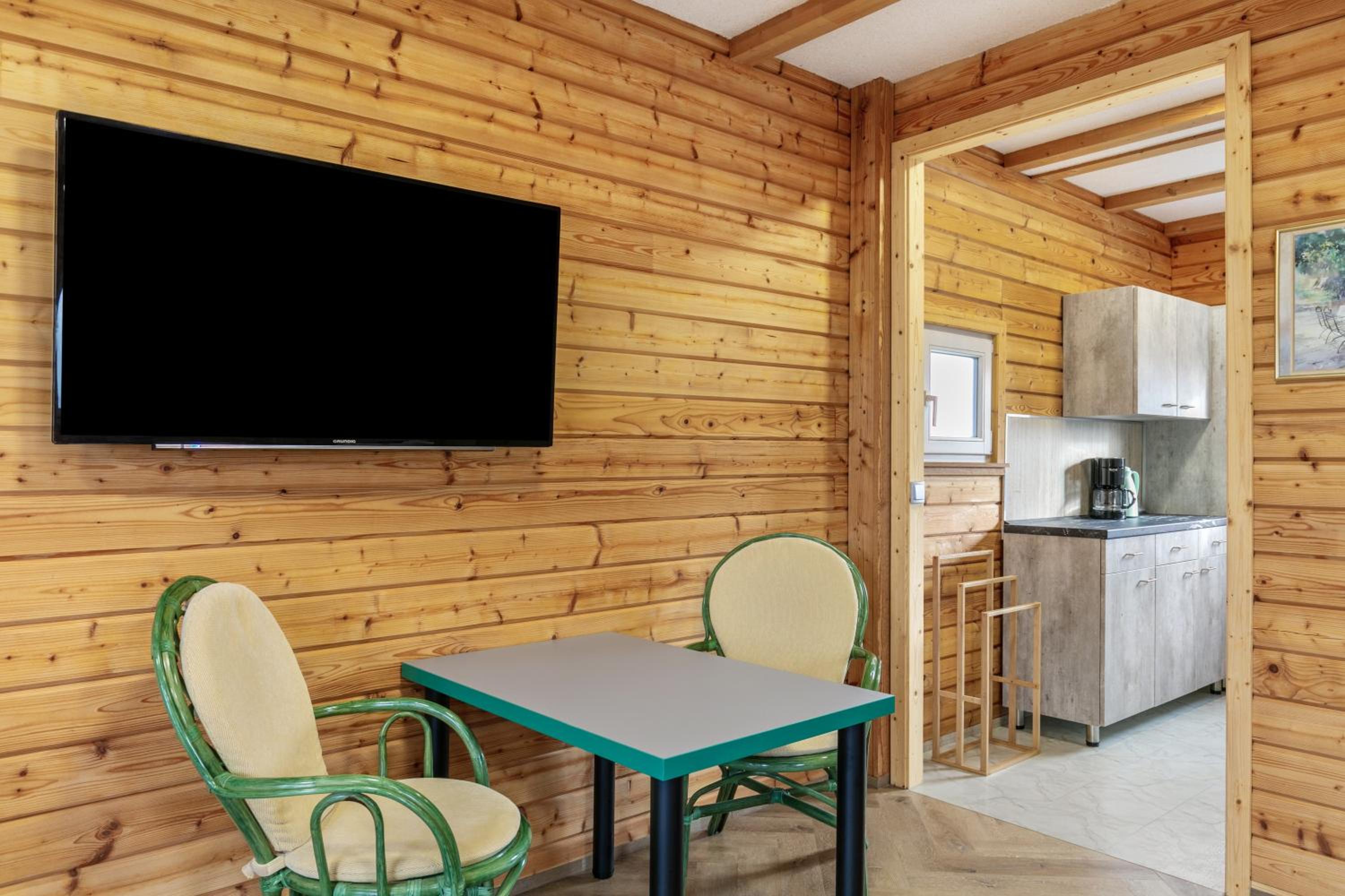 Holzhaus am Waldrand
