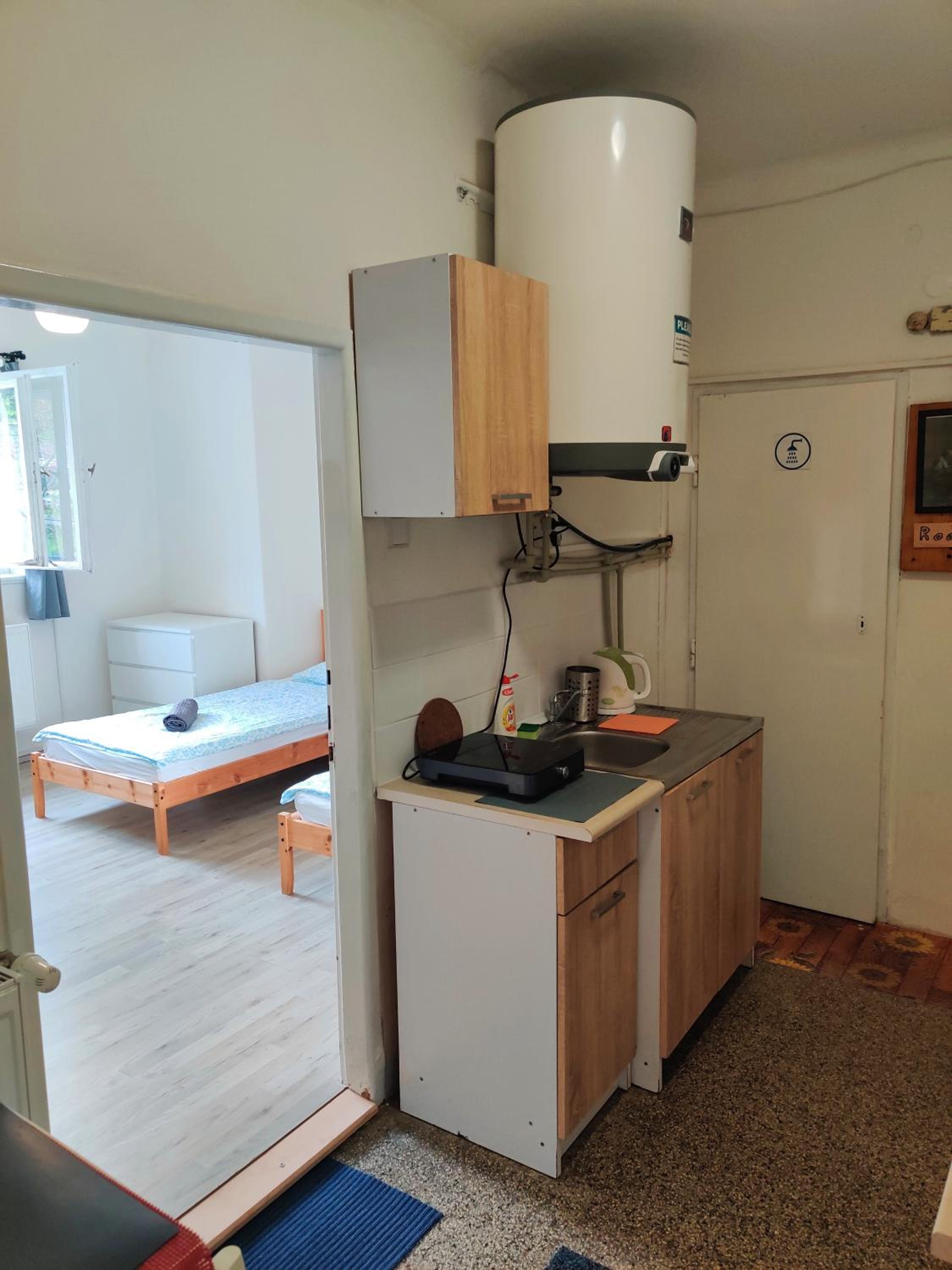 Apartment in house with private parking and garden