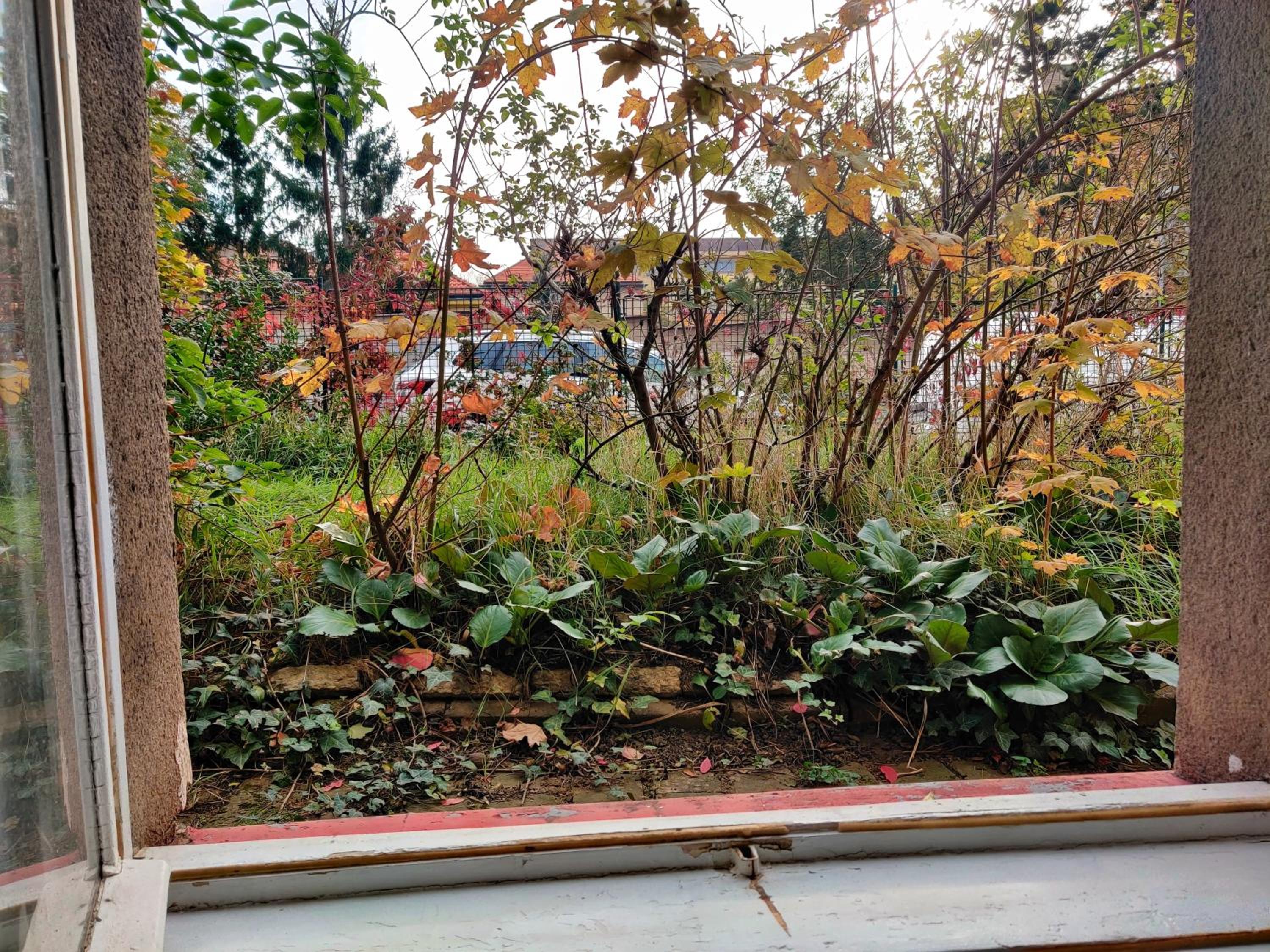 Apartment in house with private parking and garden