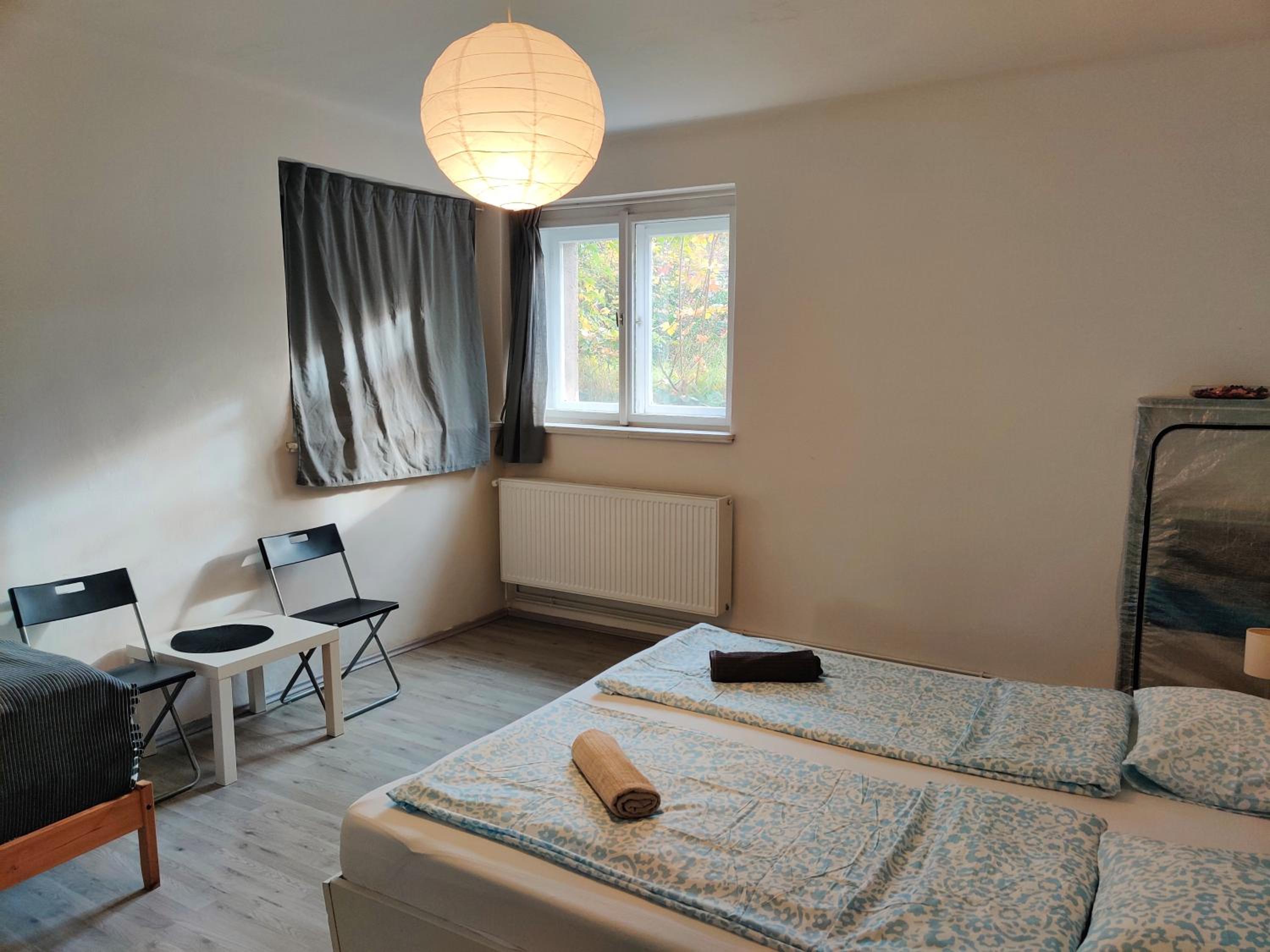 Apartment in house with private parking and garden