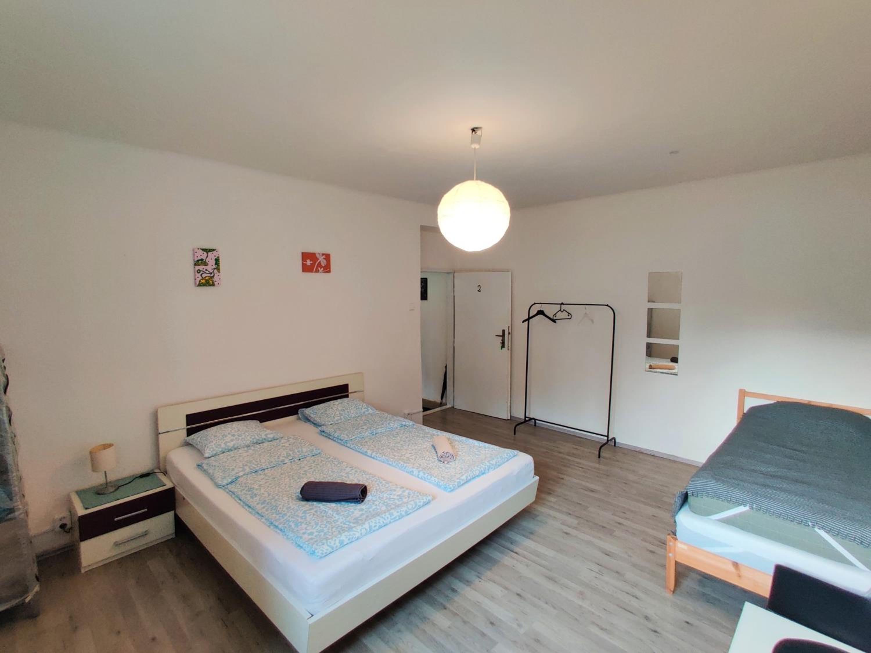 Apartment in house with private parking and garden