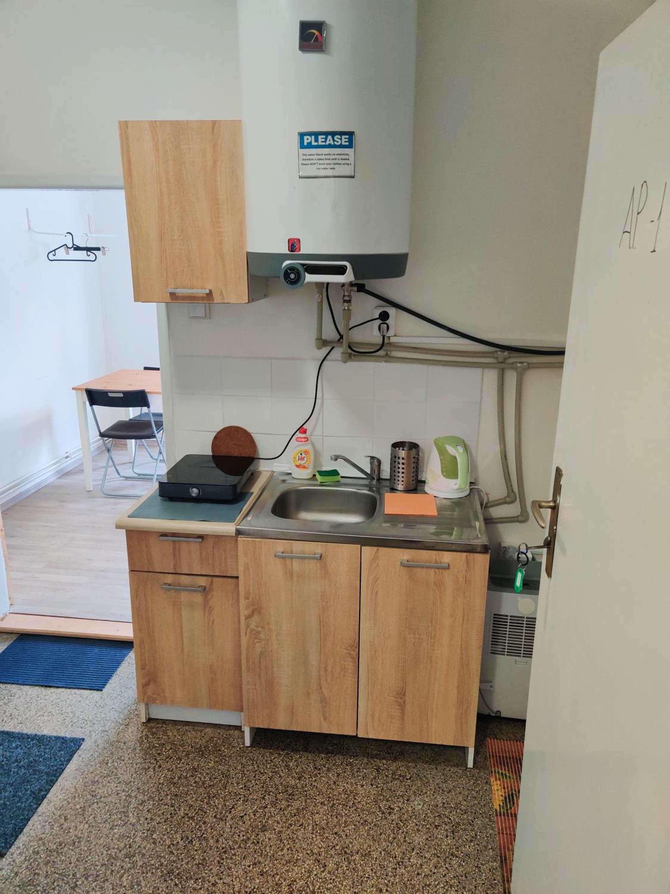 Apartment in house with private parking and garden