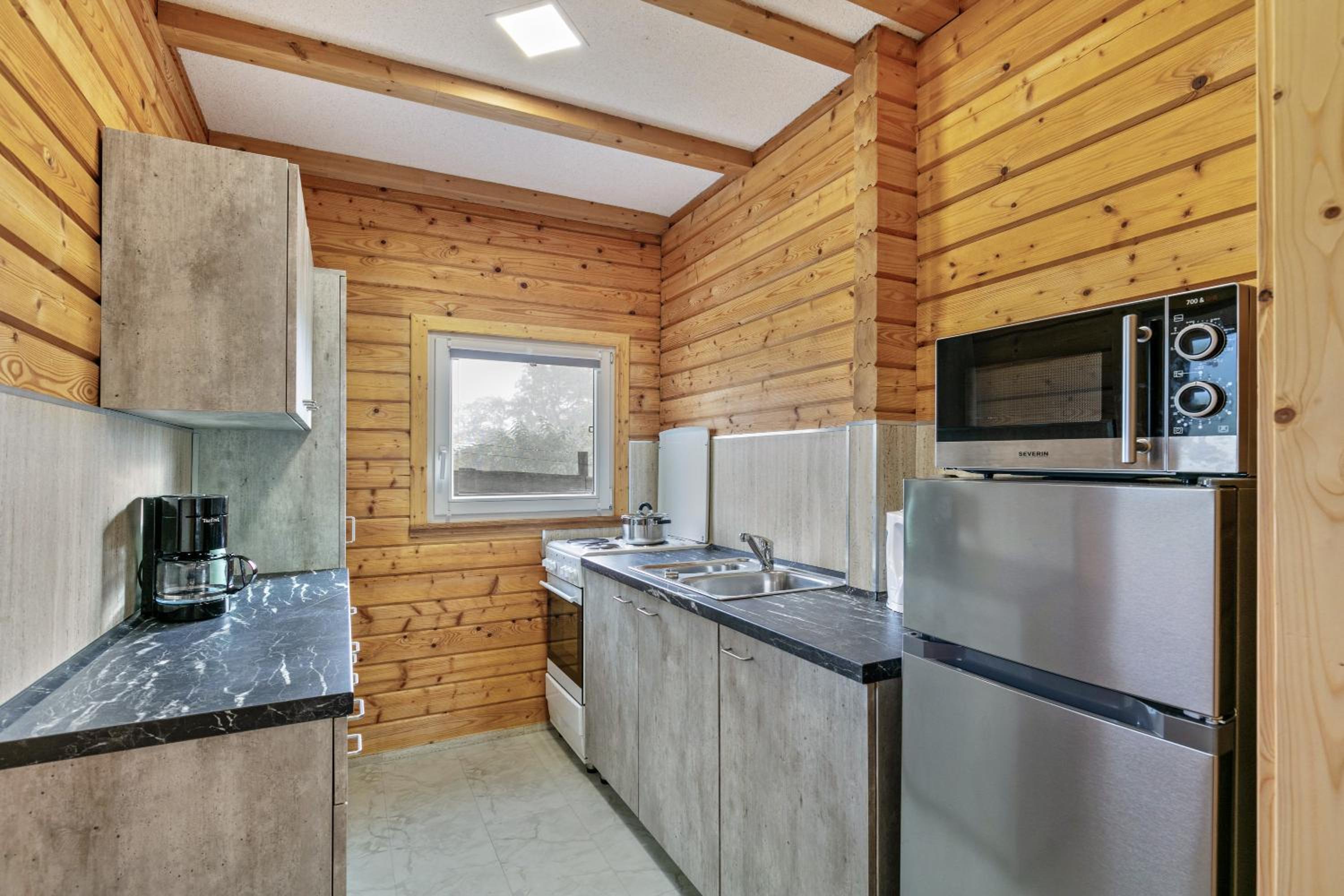 Holzhaus am Waldrand