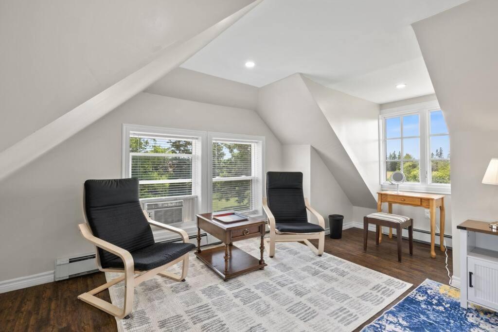 North Shore Coastal Retreat