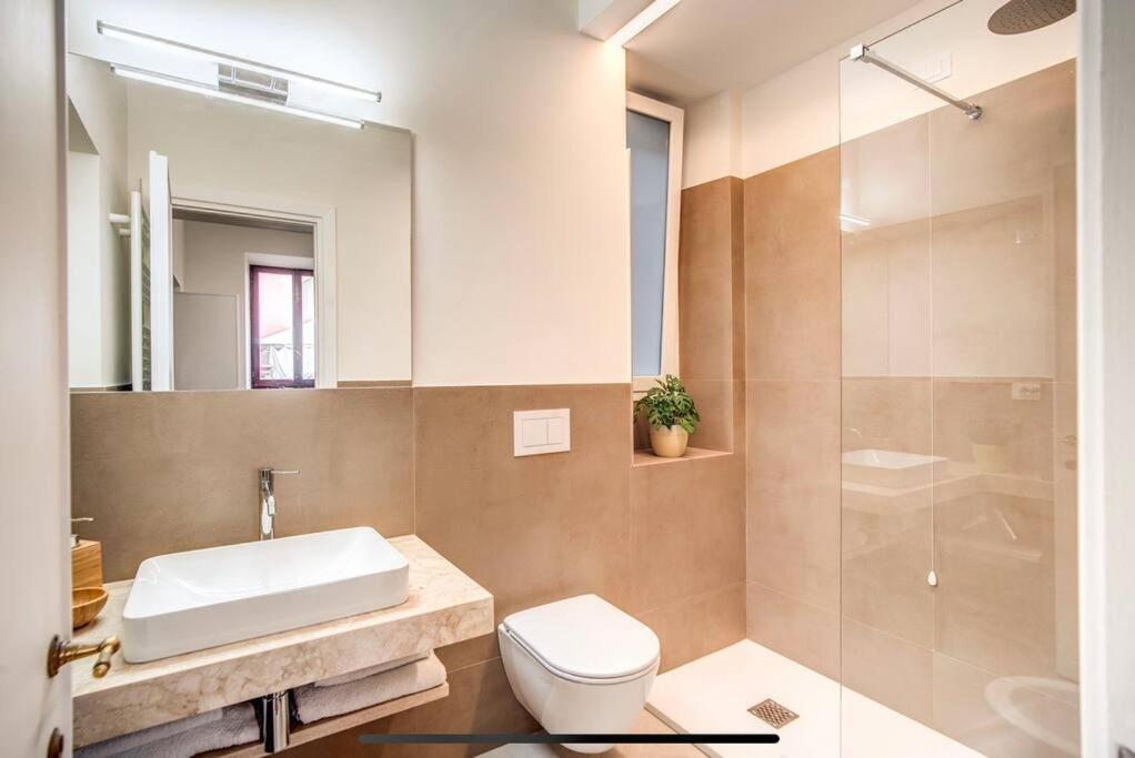 Coliseum cozy flat