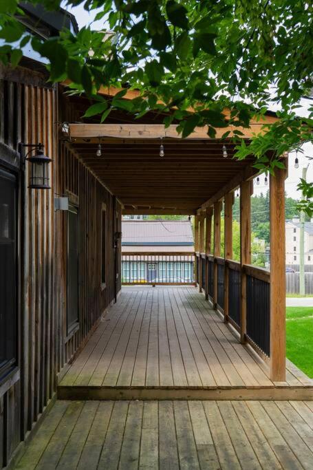 Elegant Elora Home with Stylish Décor