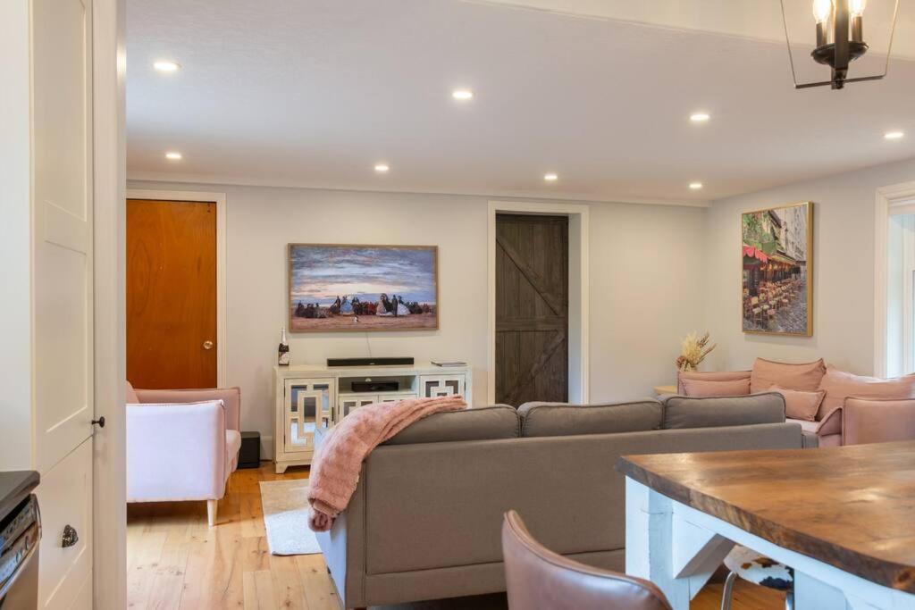 Elegant Elora Home with Stylish Décor
