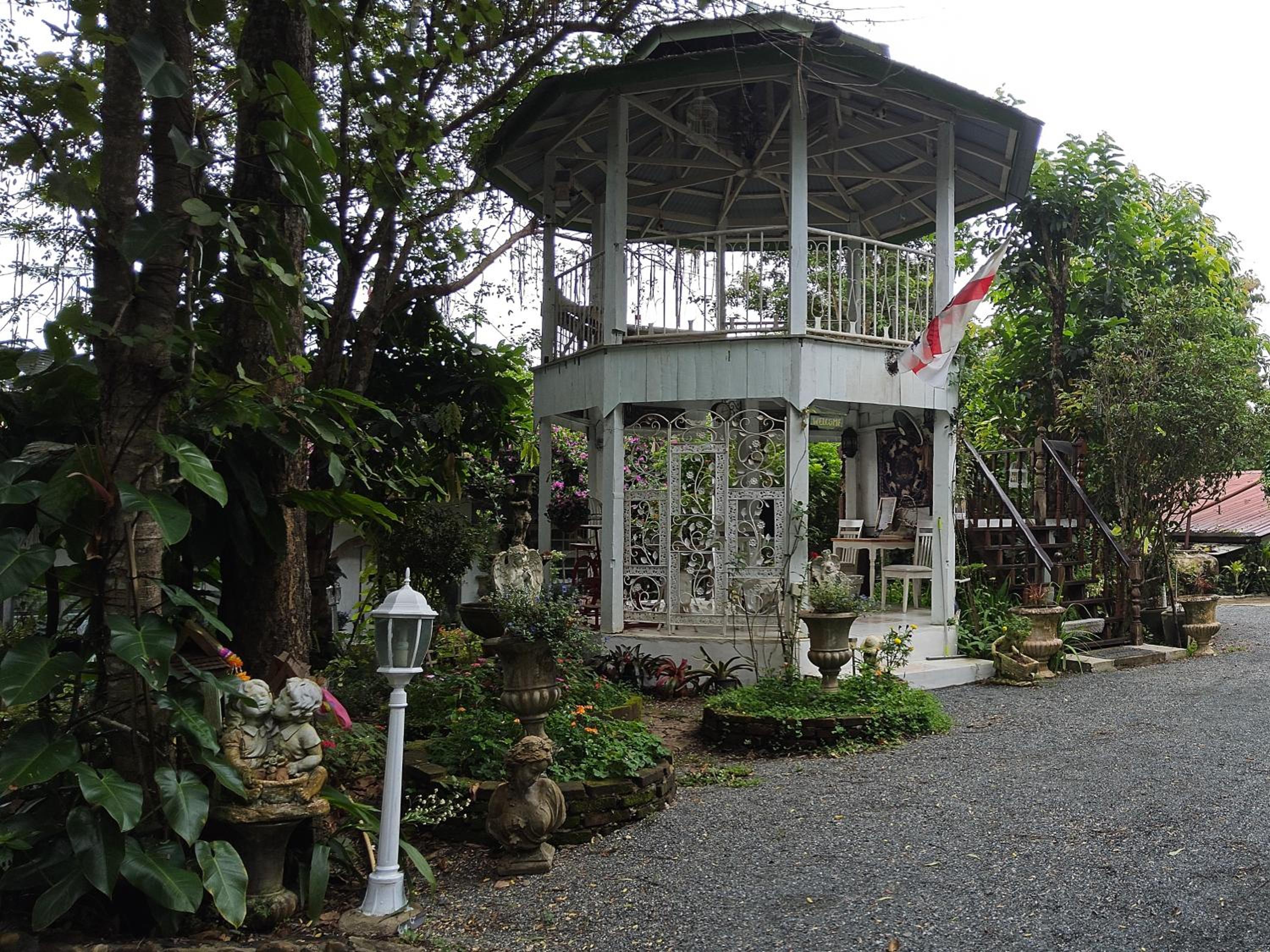 Balmy Hideout Cafe & Homestay