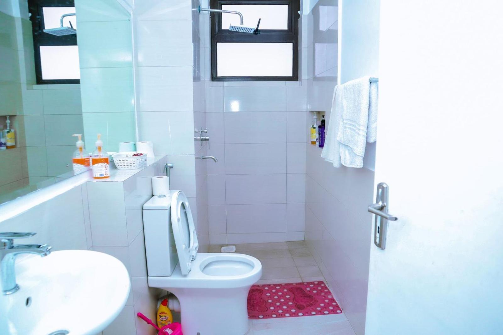 Lorrah's furnished apartments, Enkang