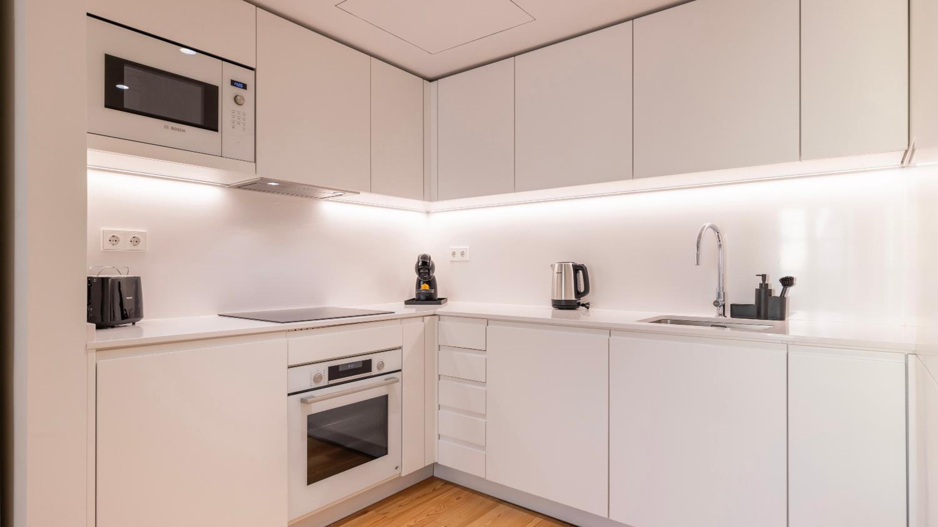 Downtown Cozy 1BDR Apartment by LovelyStay view 3