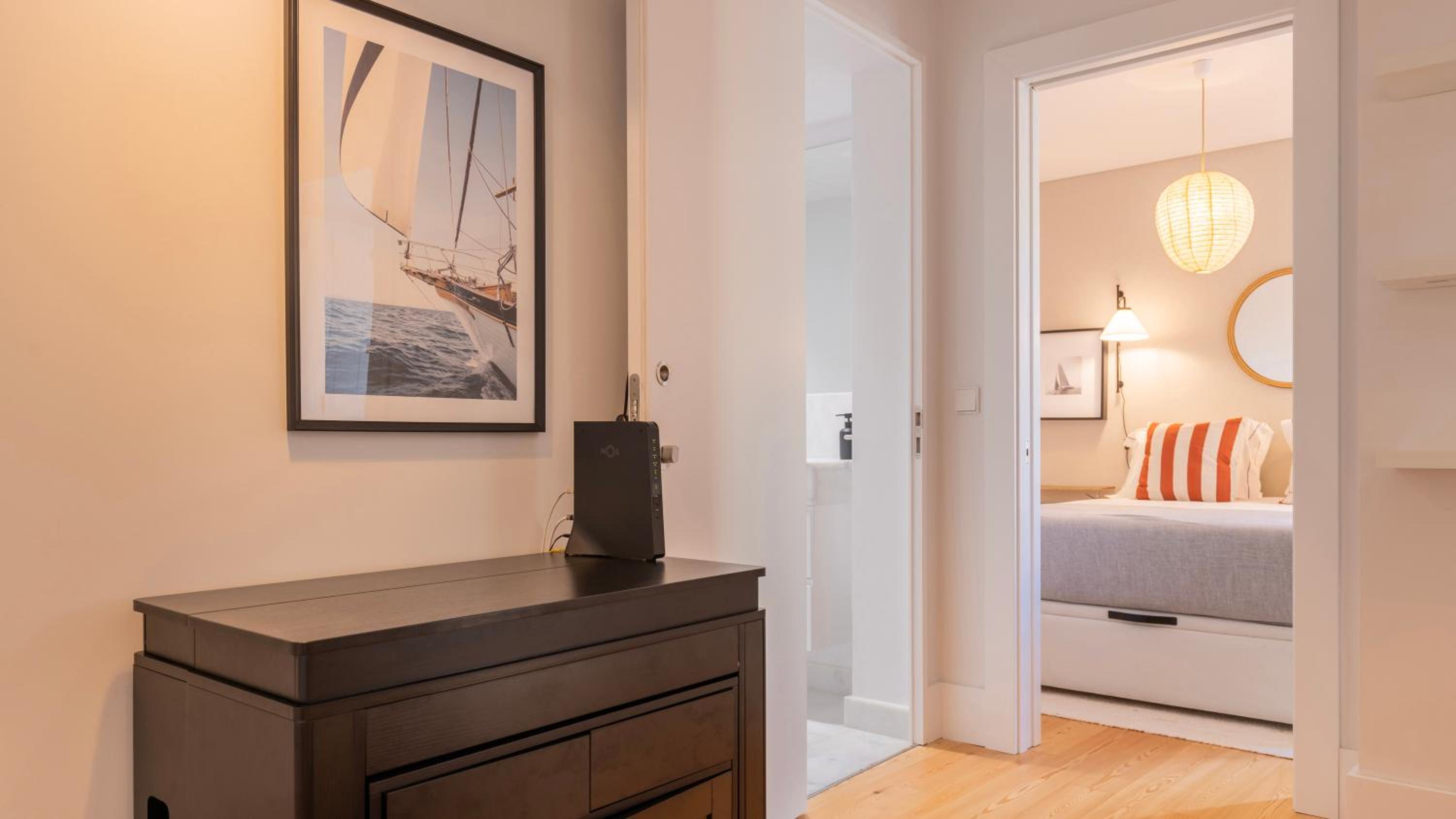 Downtown Cozy 1BDR Apartment by LovelyStay view 4