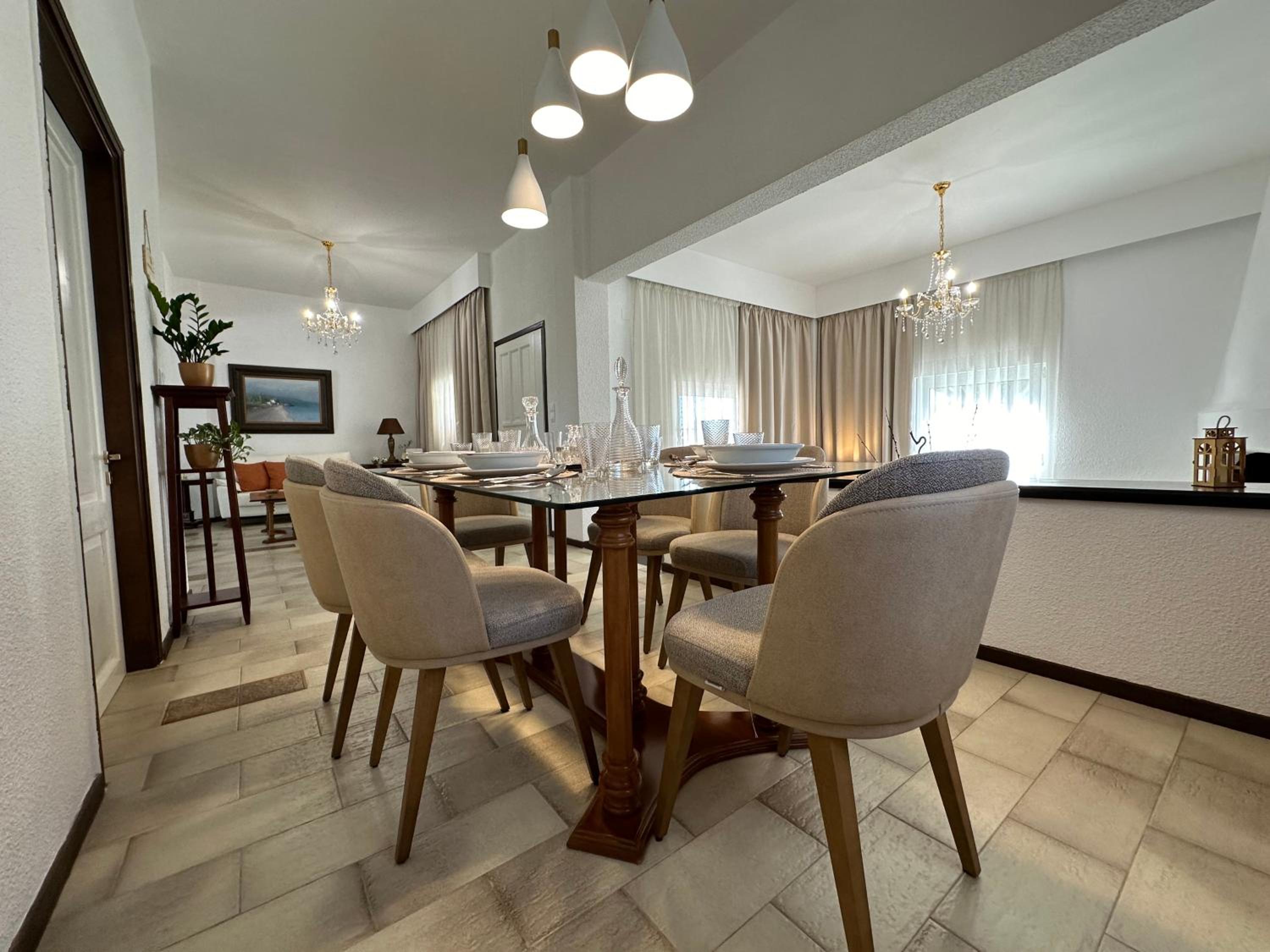 Villa Komorebi Detached 3 Bedroom Grand Estate, 2500m2 Private Garden, Walk to Beach & Town