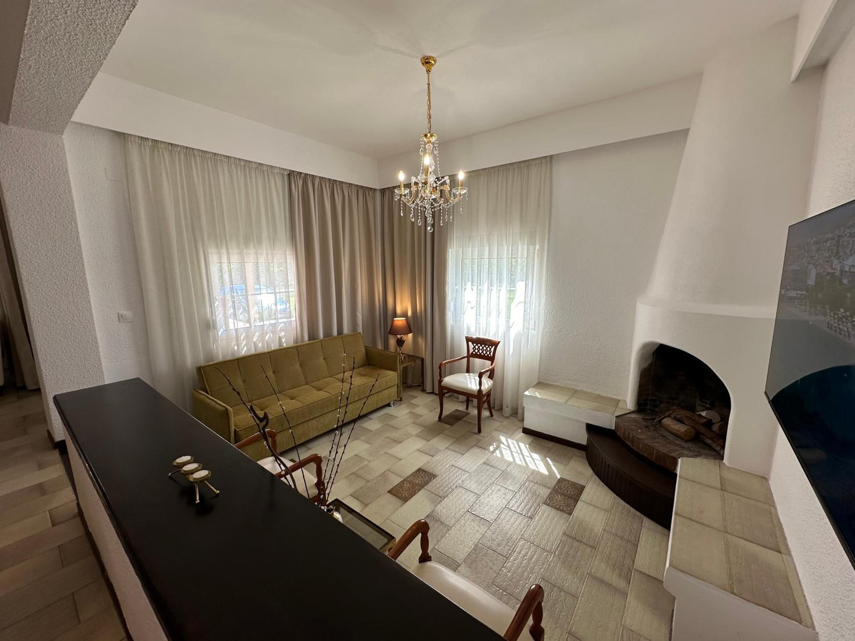 Villa Komorebi Detached 3 Bedroom Grand Estate, 2500m2 Private Garden, Walk to Beach & Town