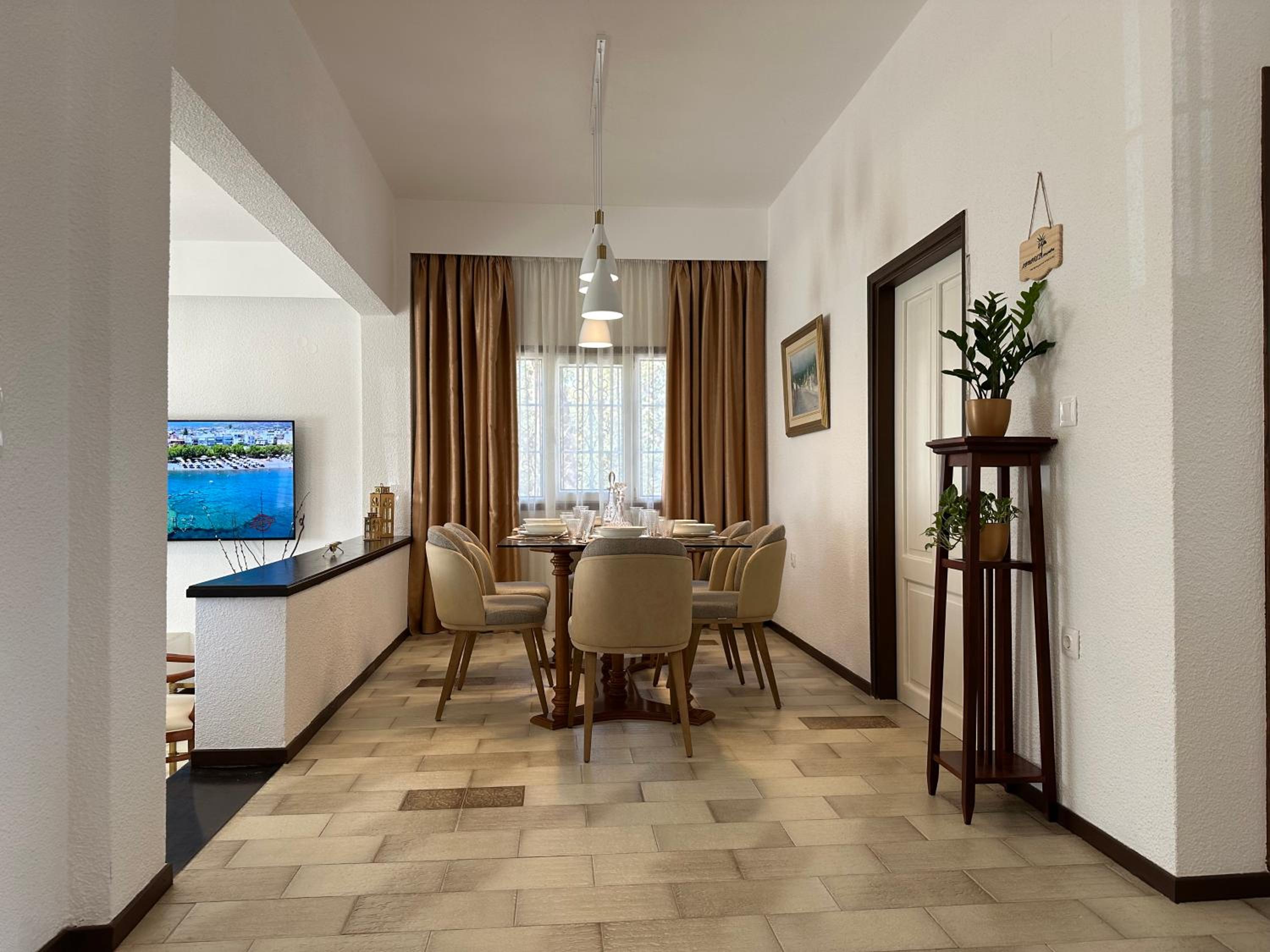 Villa Komorebi Detached 3 Bedroom Grand Estate, 2500m2 Private Garden, Walk to Beach & Town