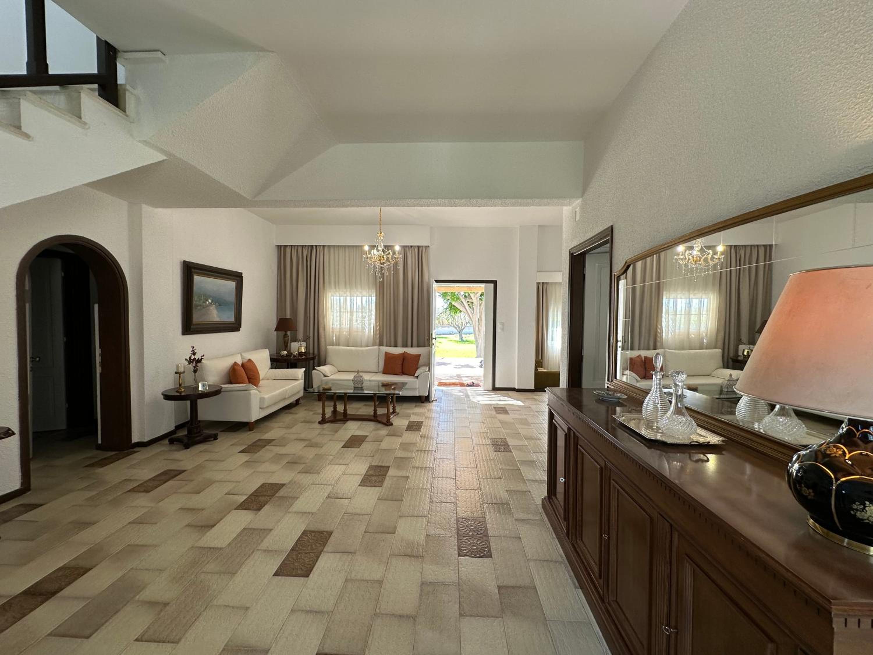 Villa Komorebi Detached 3 Bedroom Grand Estate, 2500m2 Private Garden, Walk to Beach & Town