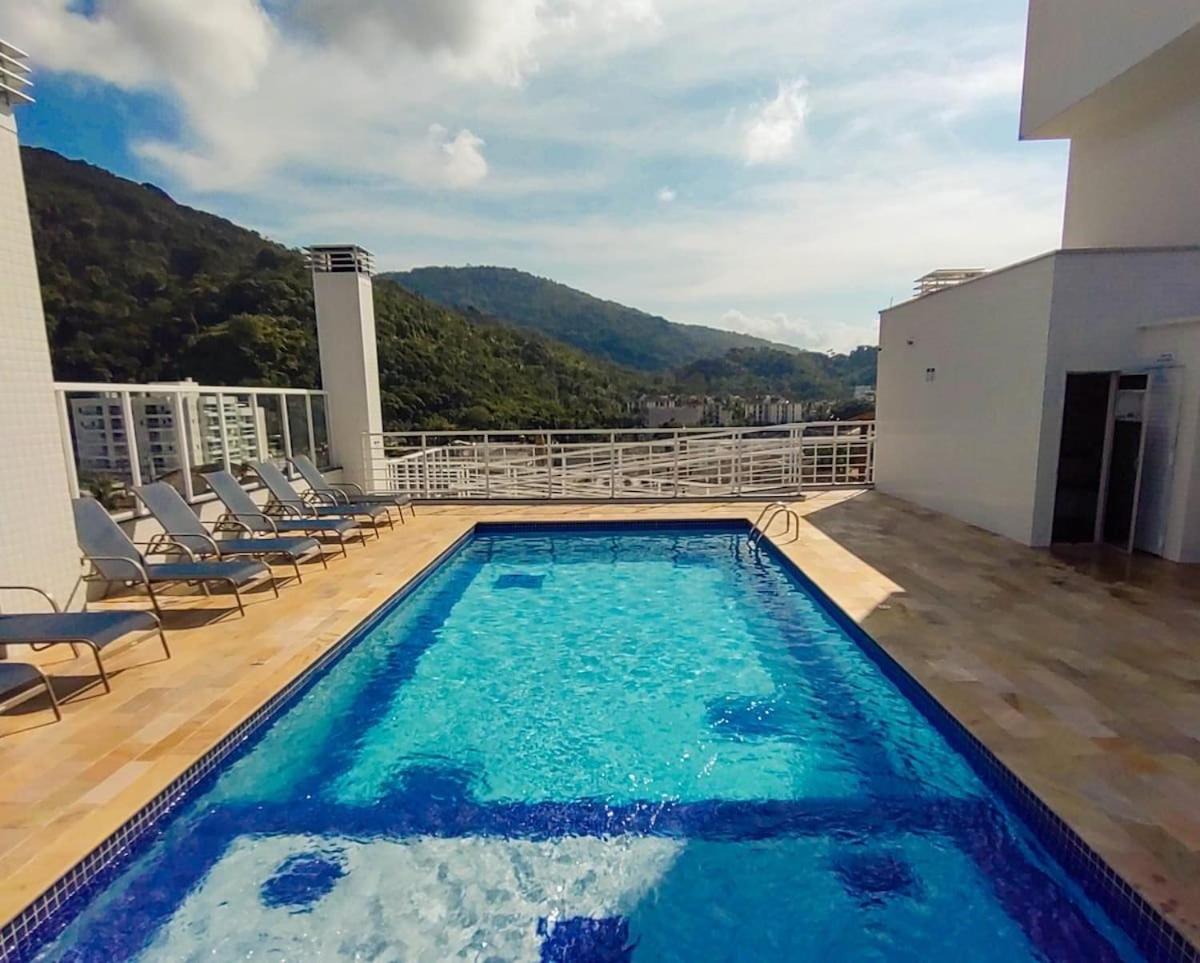Apartamentos 300m Praia das Toninhas - vista para a serra do mar